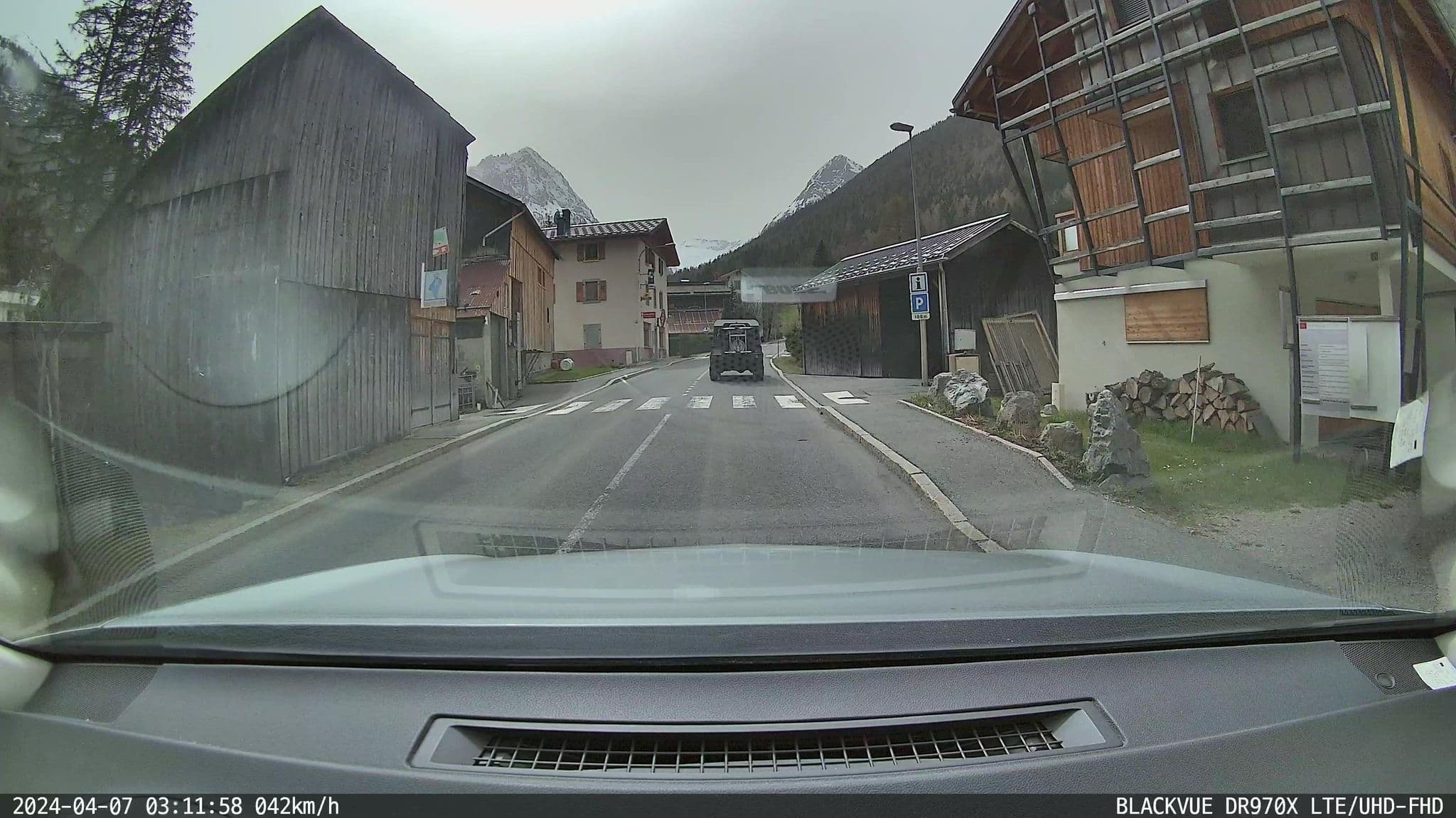 Street view near L'Anatase, Martigny-Combe — © ordinatous (CC BY-SA · Mapillary)