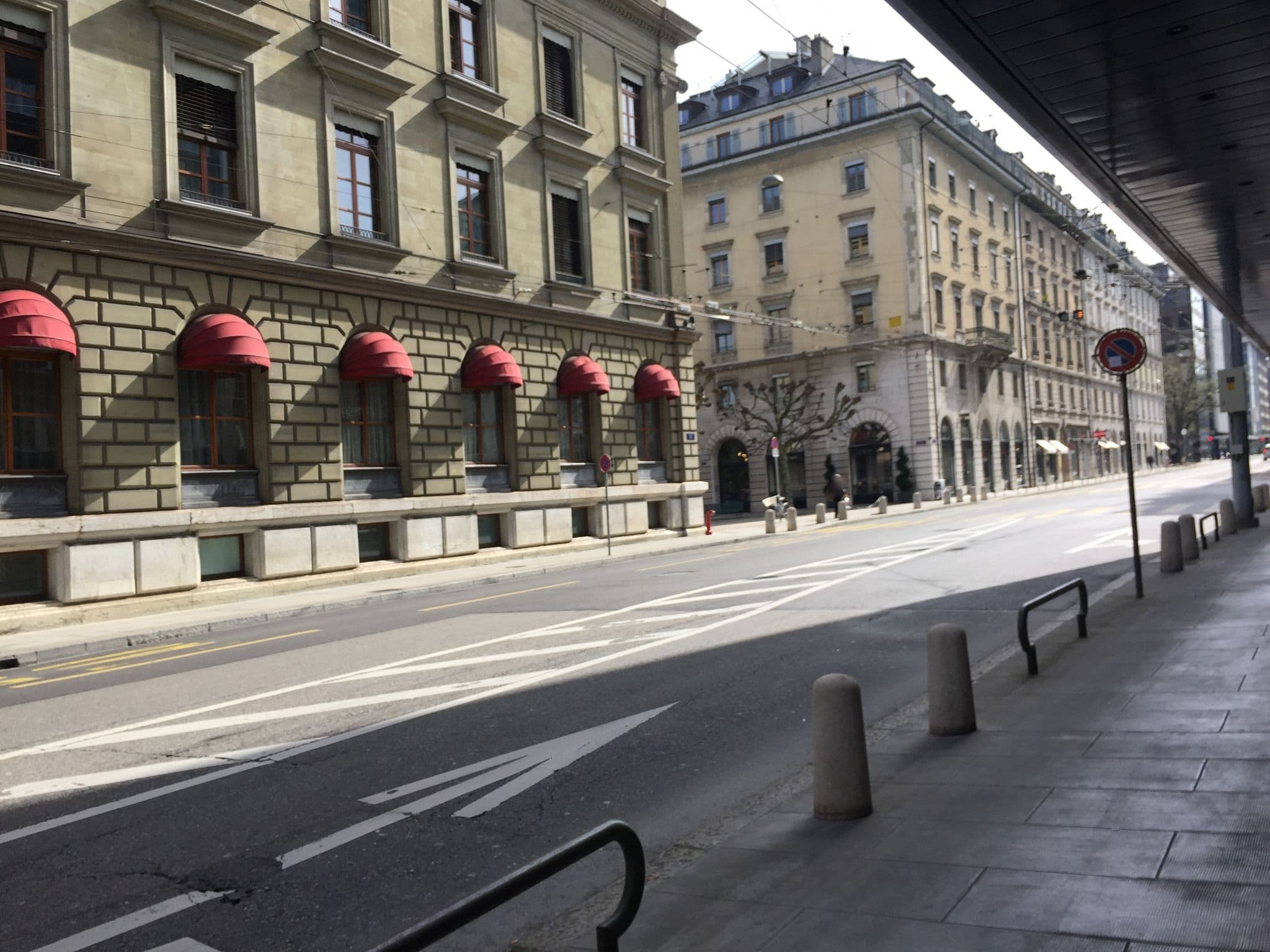 Street view near Hôtel Métropole, Geneva — © thepriben (CC BY-SA · Mapillary)