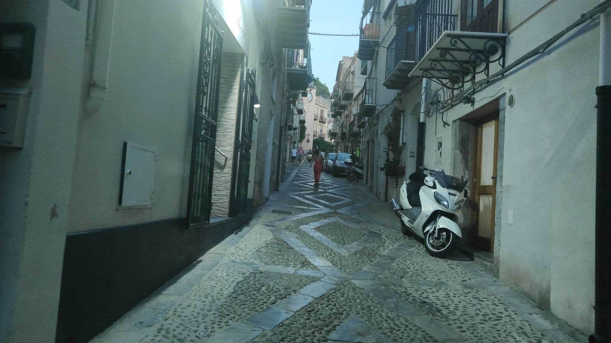 Street view near Palazzo Melnis, Cefalù — © mrey (CC BY-SA · Mapillary)