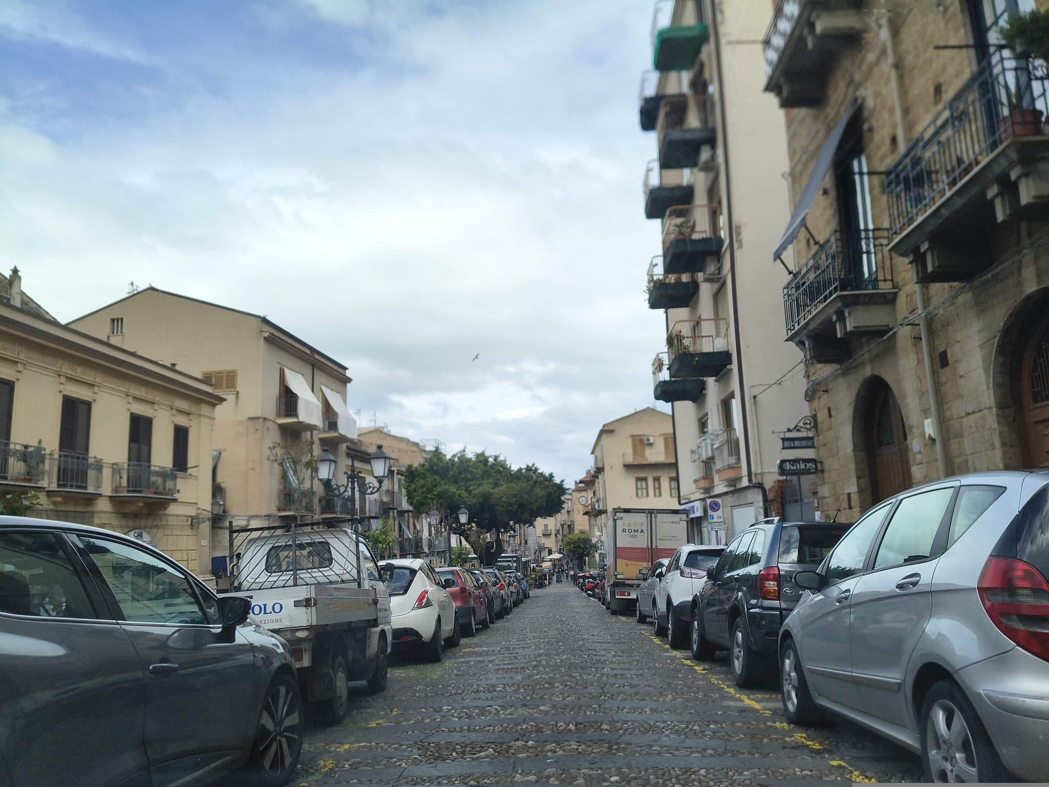 Street view near Bohémien Boutique Guesthouse, Cefalù — © kk4269302 (CC BY-SA · Mapillary)