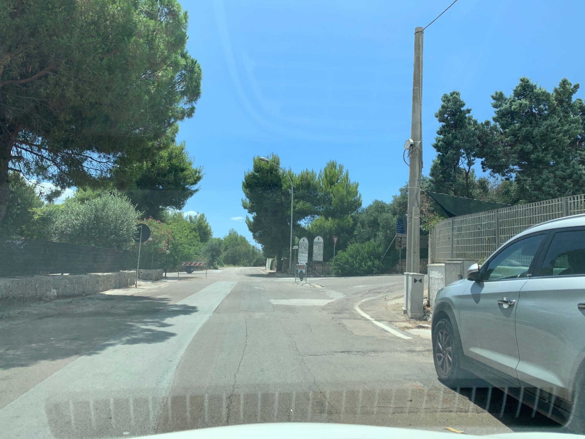 Street view near Hotel Le Macine, Cerfignano — © kopfpolster (CC BY-SA · Mapillary)