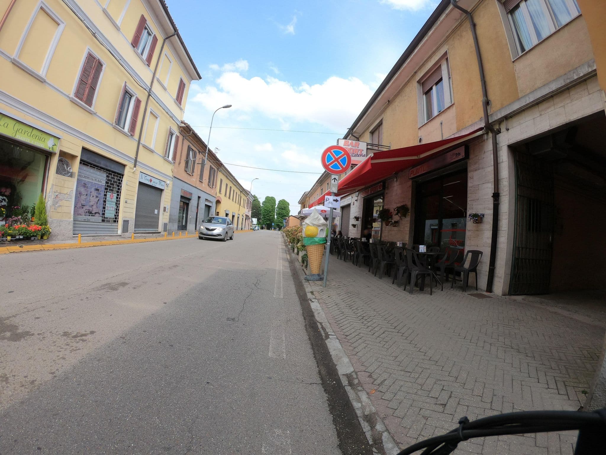 Street view near B&B Dragonfly, Certosa di Pavia — © marcuscalabresus (CC BY-SA · Mapillary)
