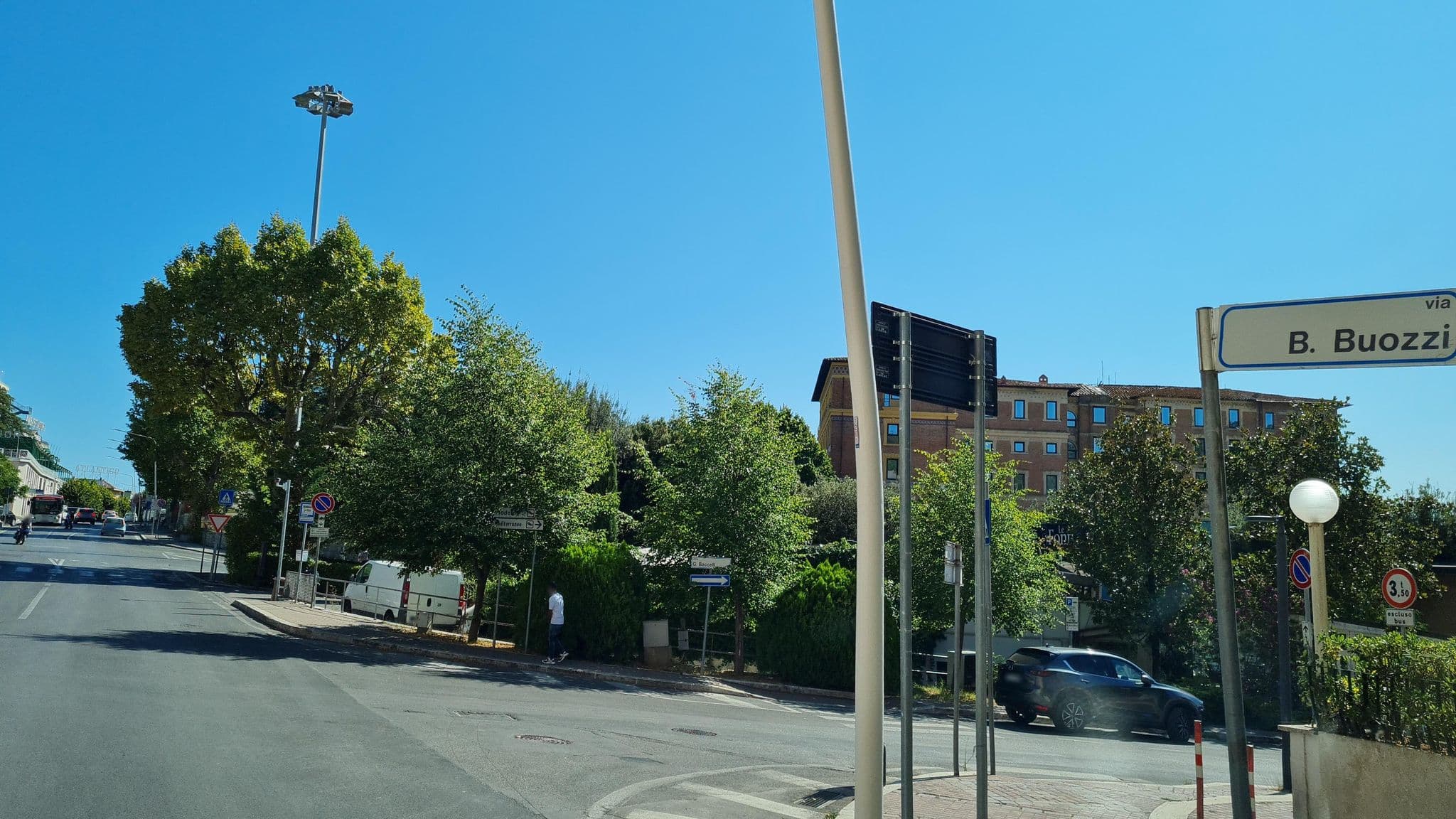 Street view near Grand Hotel Plaza Chianciano Terme, Chianciano Terme — © laniuscollurio (CC BY-SA · Mapillary)
