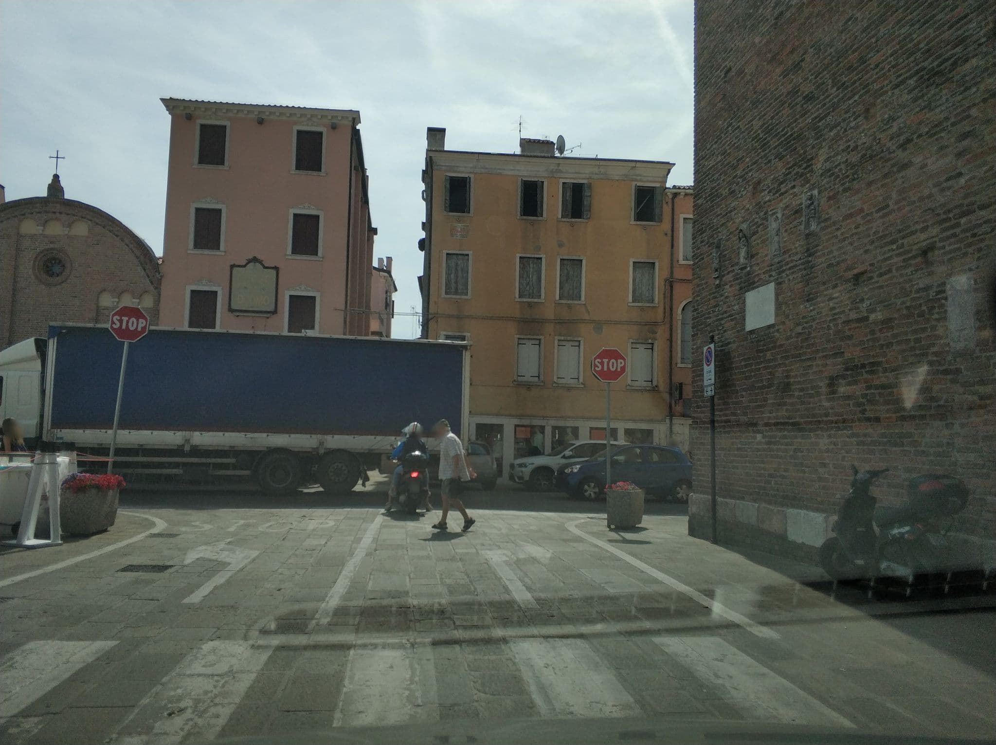 Street view near Duomo Boutique Hotel, Chioggia — © canfe (CC BY-SA · Mapillary)