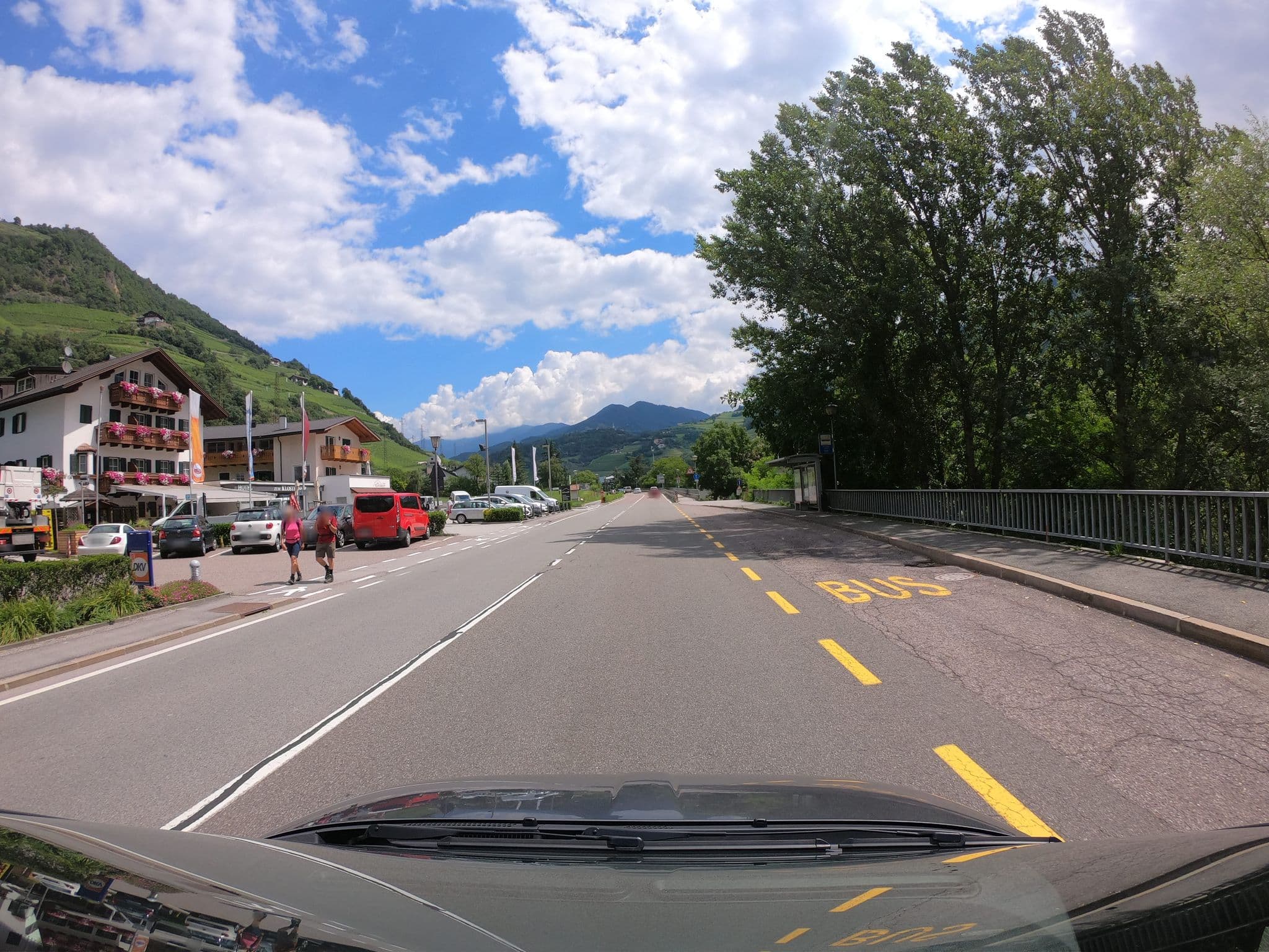 Street view near Hotel Restaurant Pizzeria Zum Klostersepp, Chiusa — © asturksever (CC BY-SA · Mapillary)