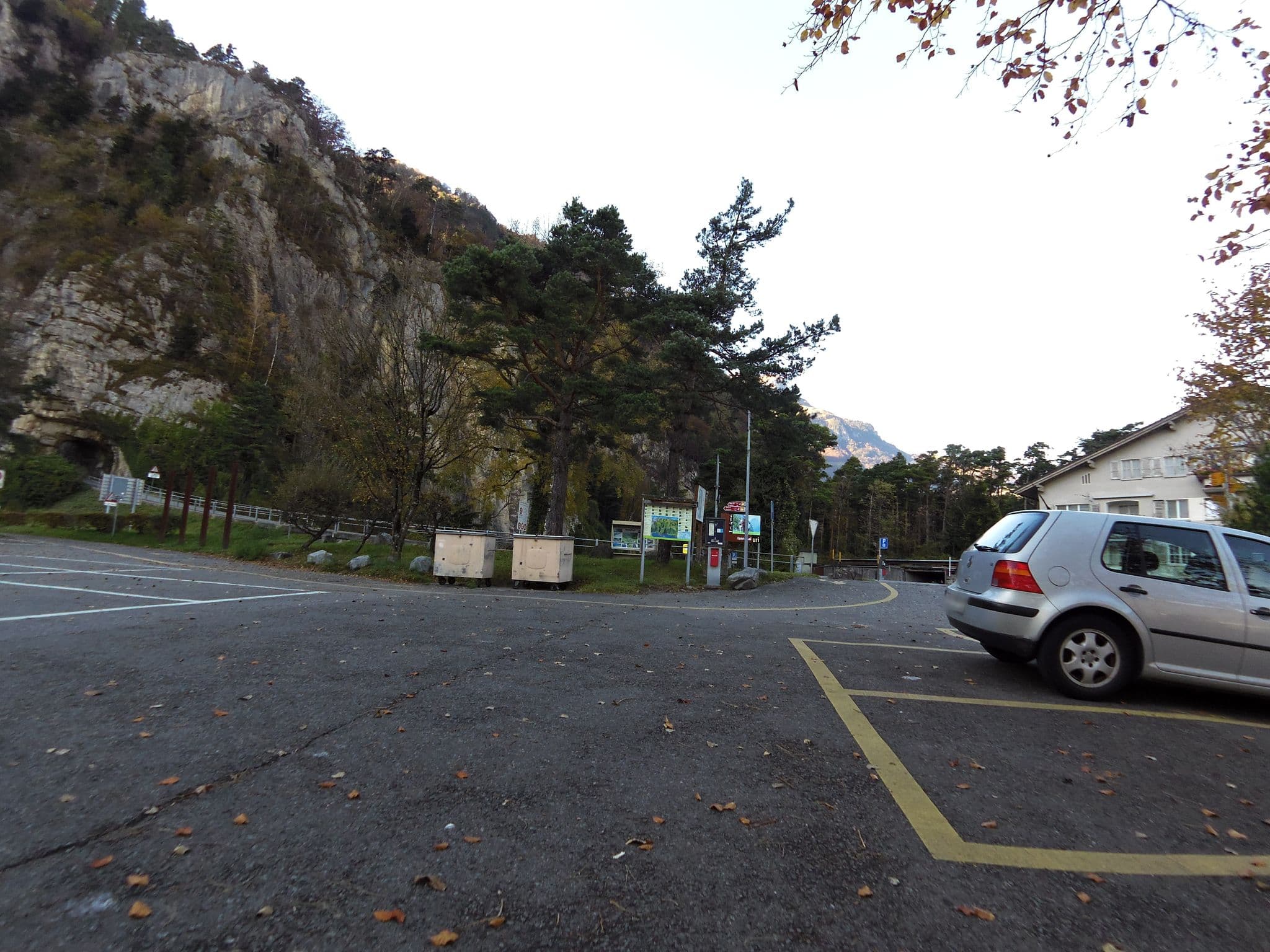 Street view near Beachhouse Isleten, Flüelen — © likesopenstreetmap (CC BY-SA · Mapillary)