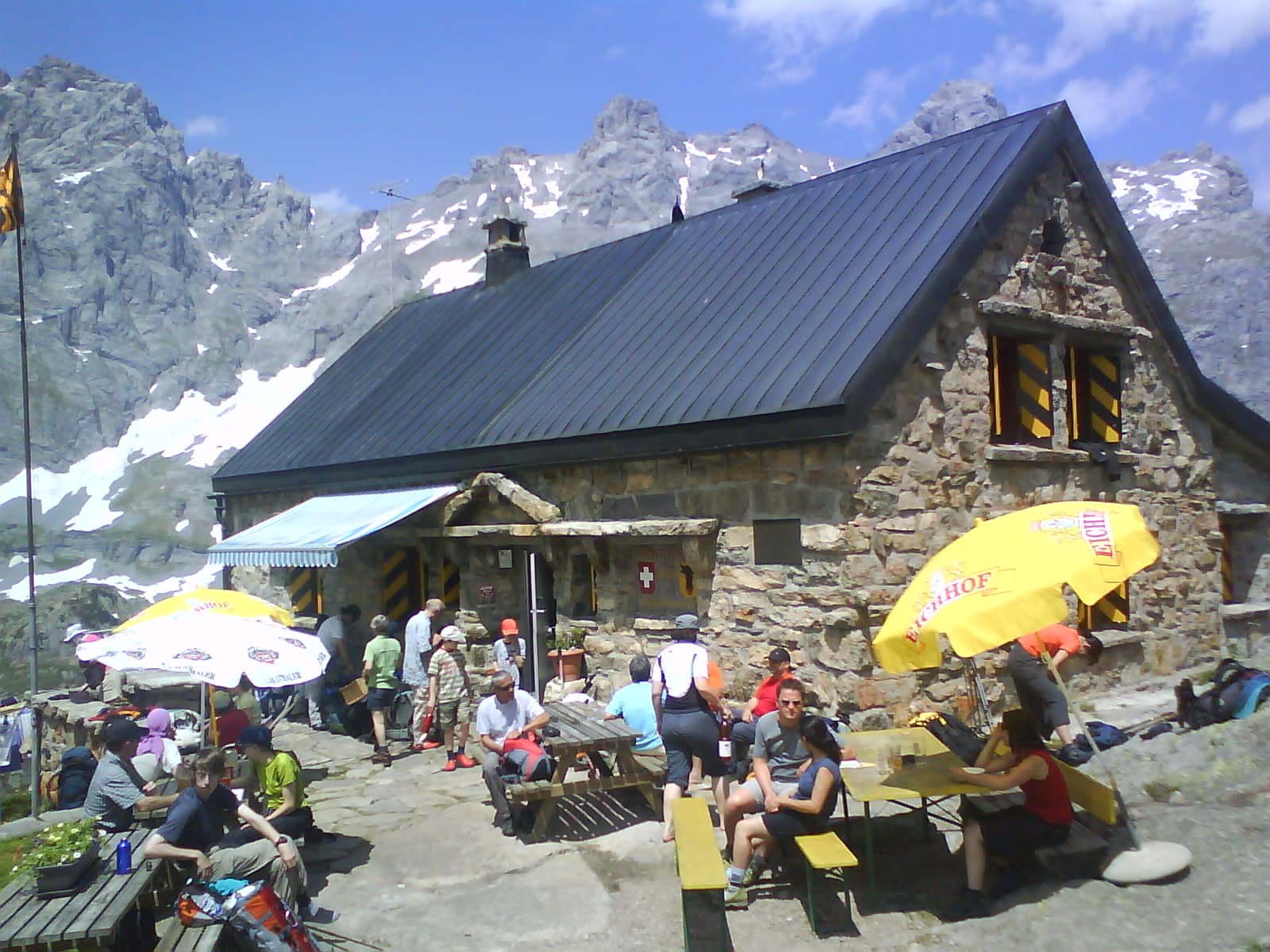Kröntenhütte (via Wikimedia Commons, CC BY-SA 3.0)