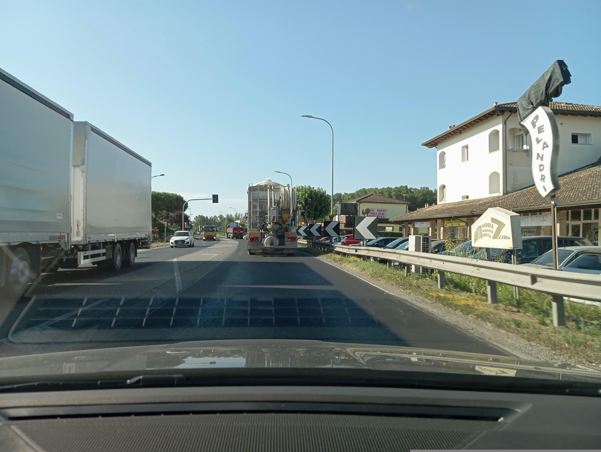 Street view near Hotel Kuma & Lounge Bar, Lido di Pomposa-Lido degli Scacchi — © jacekb (CC BY-SA · Mapillary)