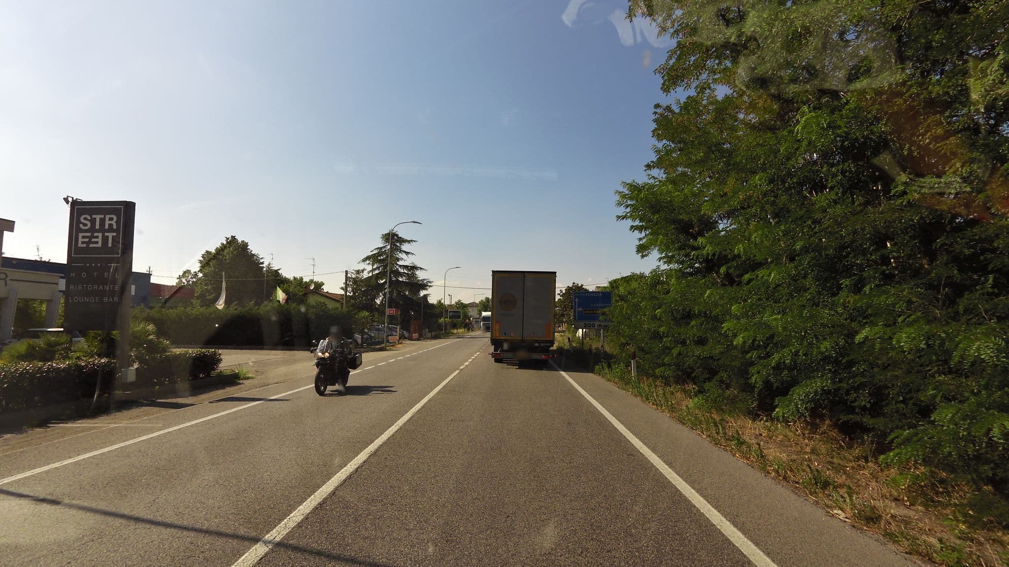 Street view near Street Hotel Comacchio, Lido di Pomposa-Lido degli Scacchi — © czmrtn (CC BY-SA · Mapillary)