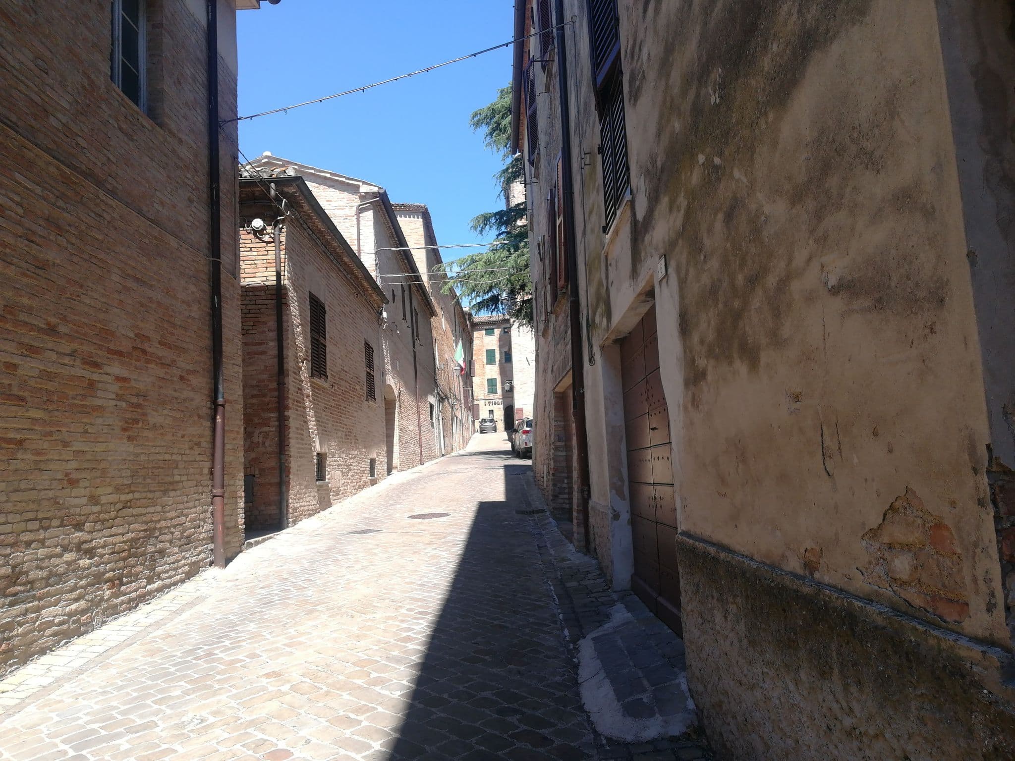 Street view near Palazzo Meraviglie Hotel Diffuso, Corinaldo — © jeawrong (CC BY-SA · Mapillary)