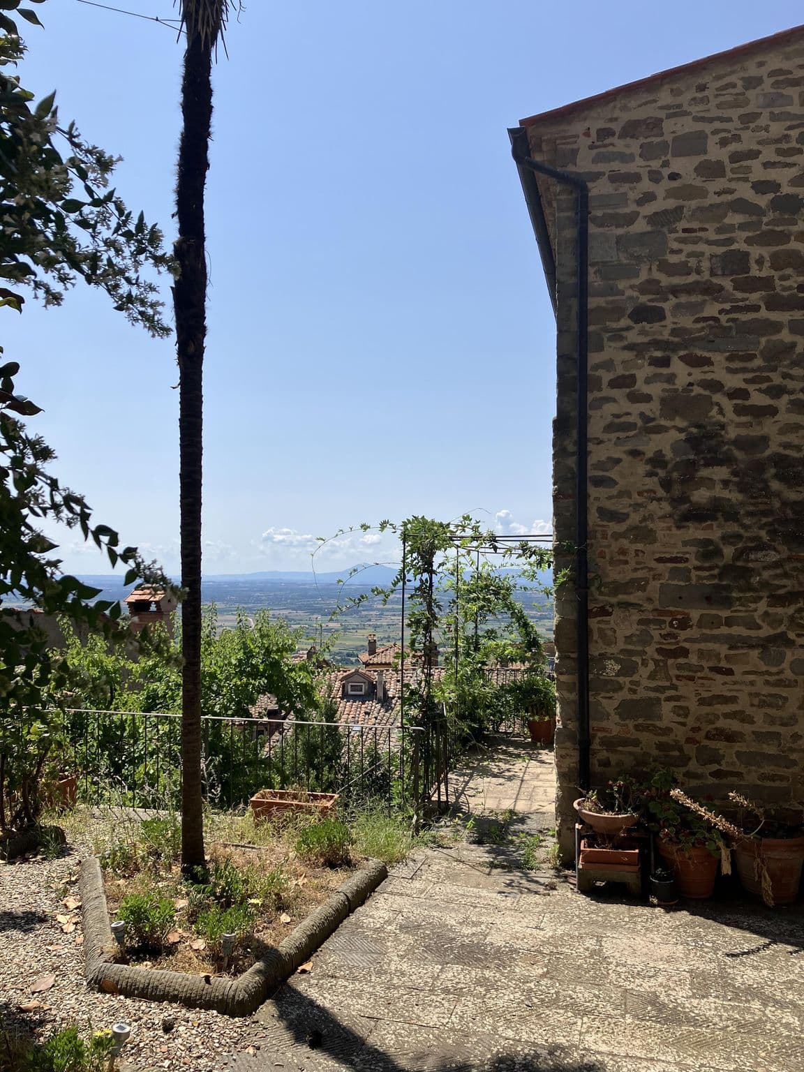 Street view near B&B Vicolo della Scala, Cortona — © CasGroenigen (CC BY-SA · Mapillary)