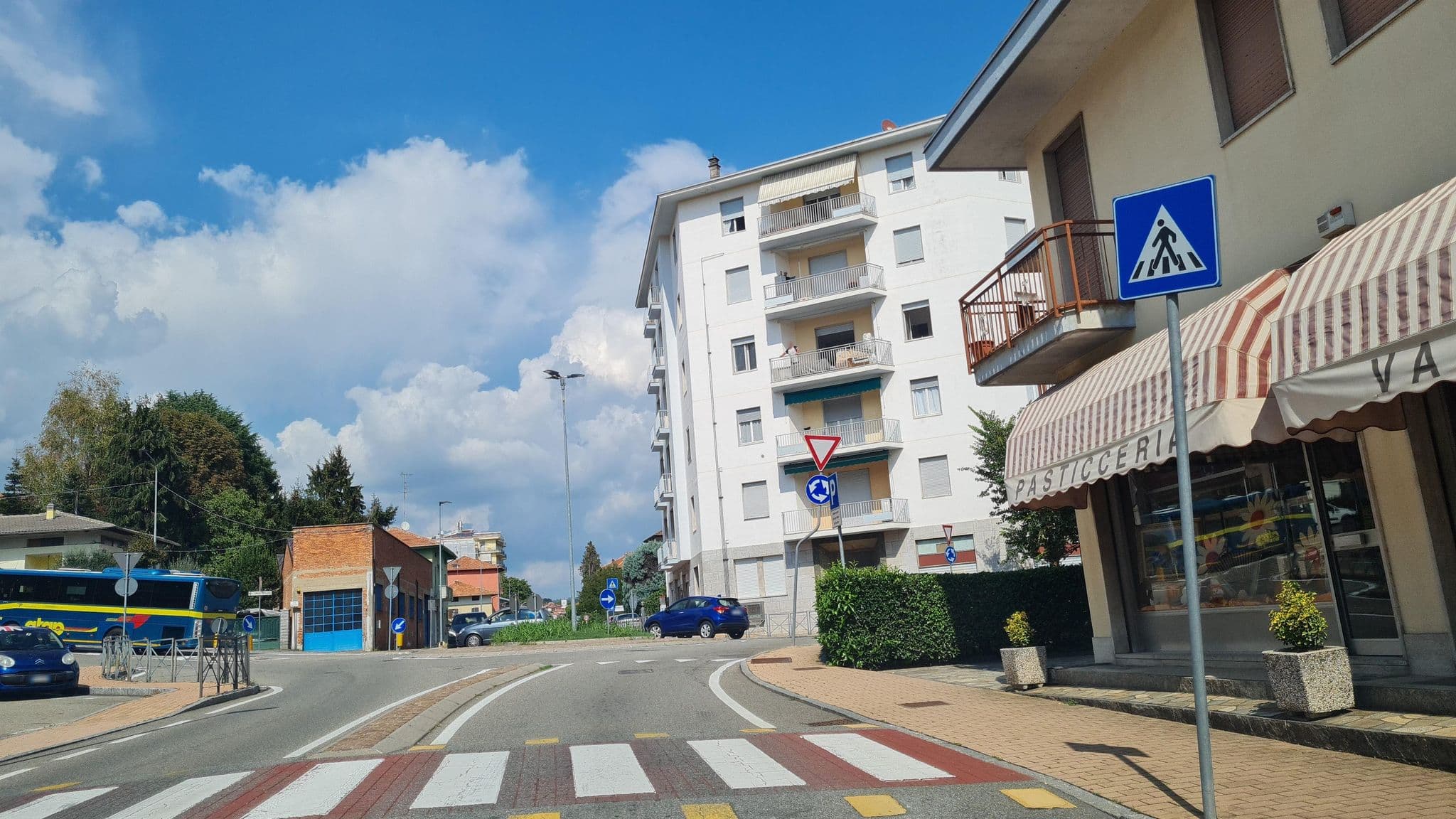 Street view near Albergo Tina, Cossato — © laniuscollurio (CC BY-SA · Mapillary)
