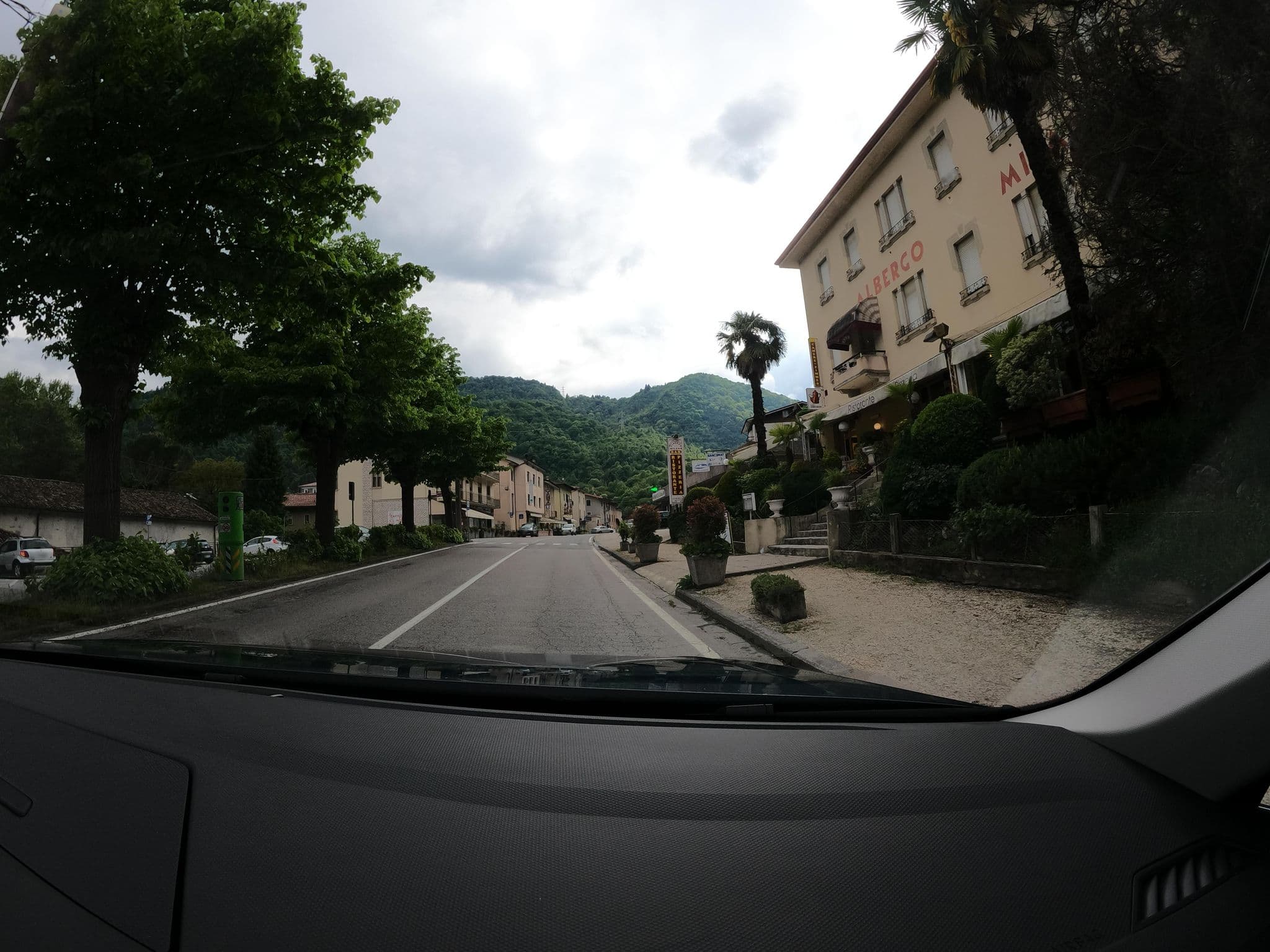 Street view near Hotel Ristorante pizzeria Albergo Milano, Idro — © borovac (CC BY-SA · Mapillary)