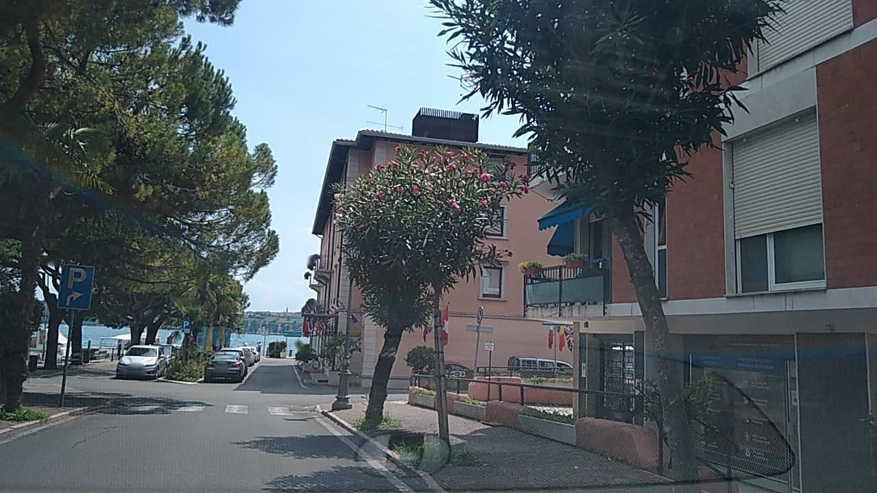 Street view near Hotel Spiaggia d'Oro - Charme & Boutique by Double Hospitality, Gardone Riviera — © thetornado76 (CC BY-SA · Mapillary)