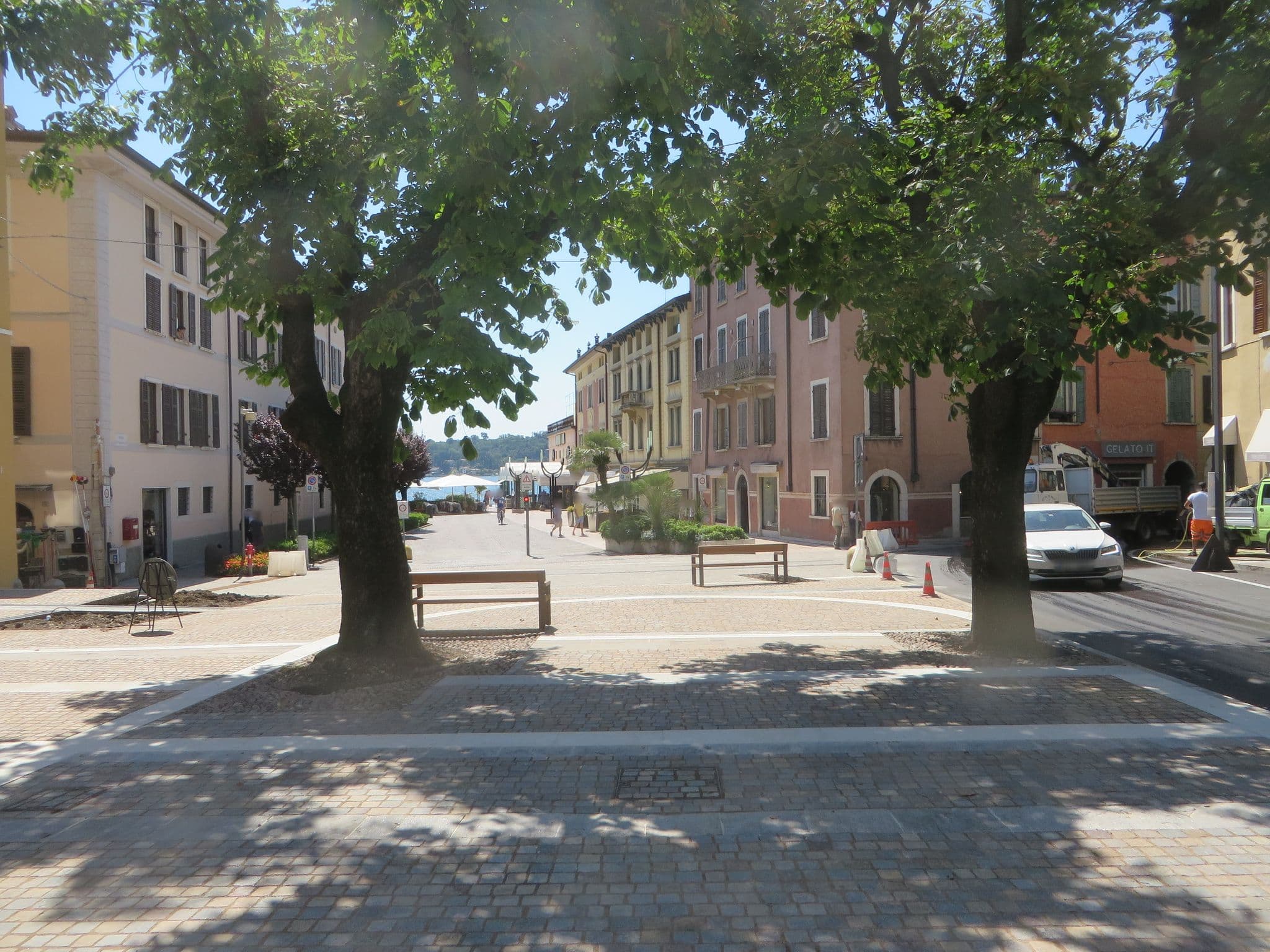 Street view near Hotel Central Giacomini, Salò — © lary_fede (CC BY-SA · Mapillary)