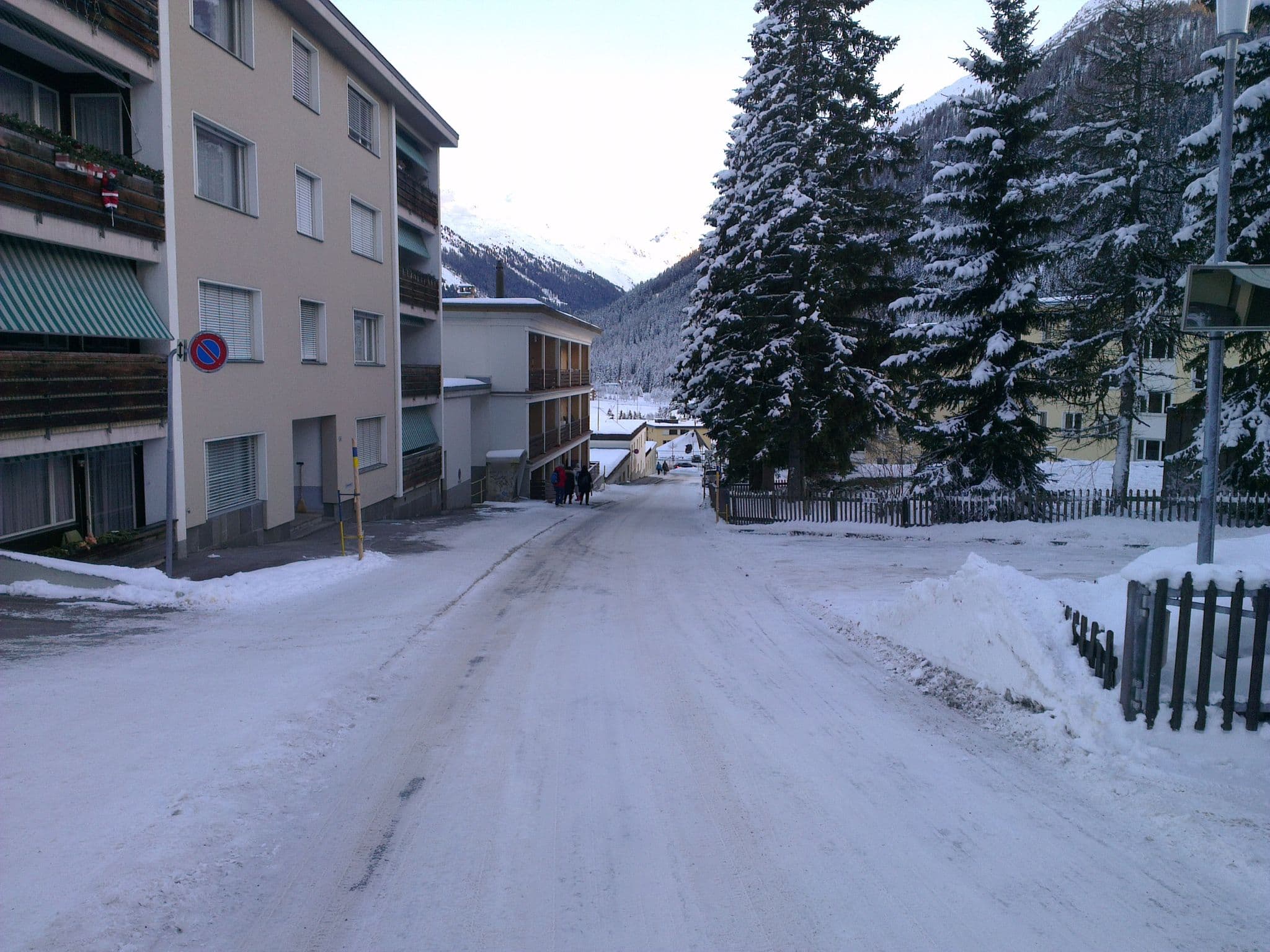 Street view near Hotel Edelweiss, Davos — © sarawabreus (CC BY-SA · Mapillary)