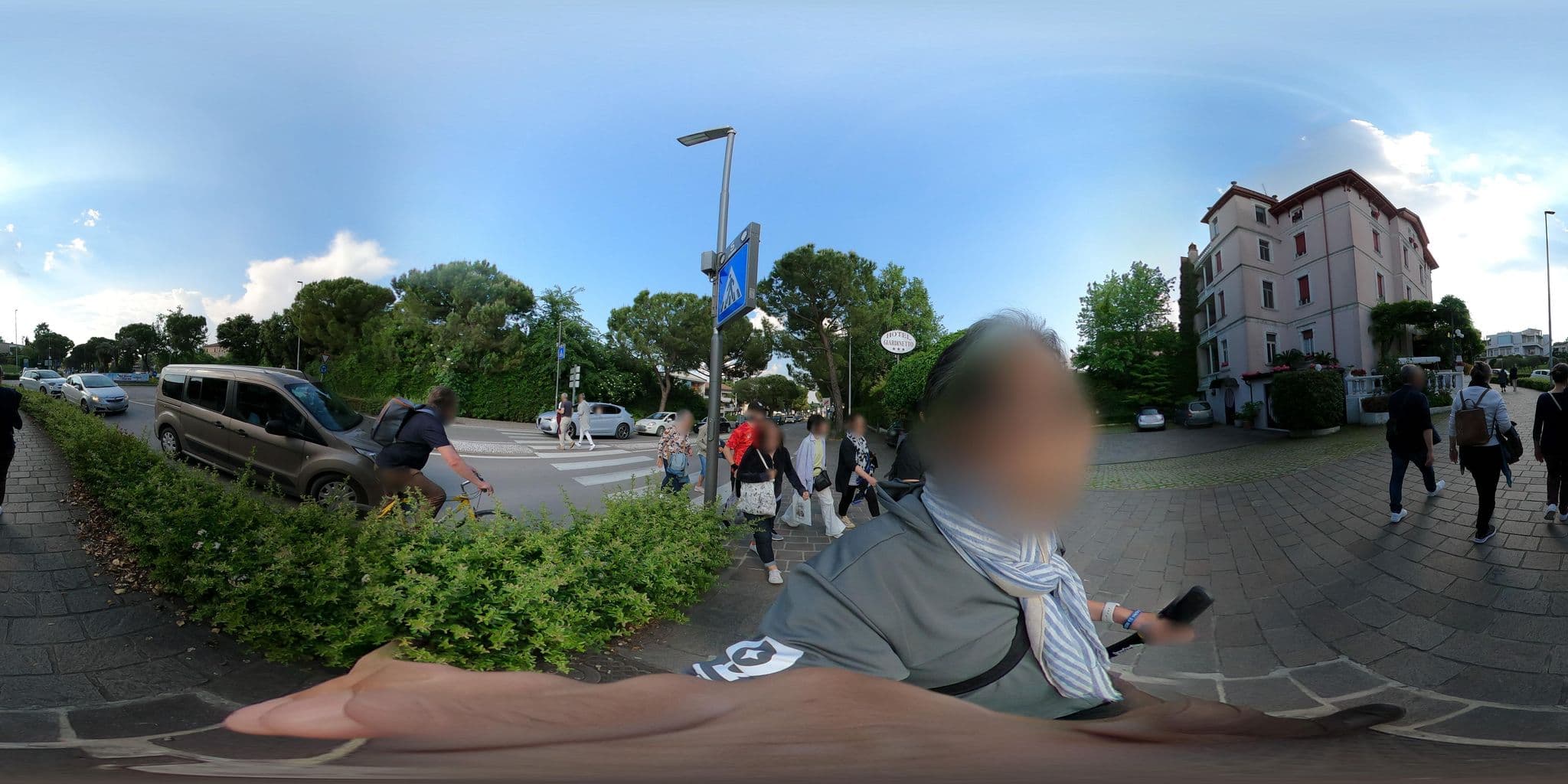 Street view near Hotel il Giardinetto, Desenzano del Garda — © mapconcierge (CC BY-SA · Mapillary)