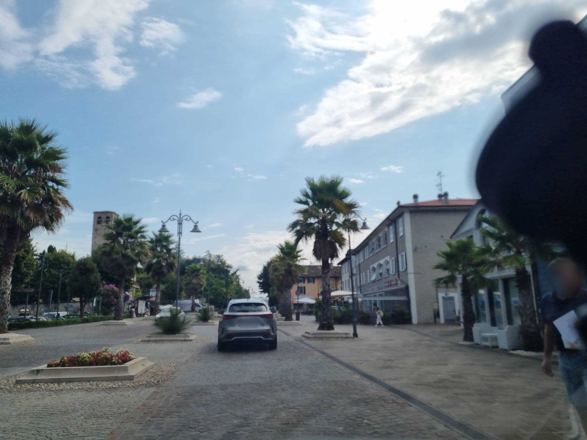 Street view near Hotel Enrichetta, Desenzano del Garda — © dsmm (CC BY-SA · Mapillary)