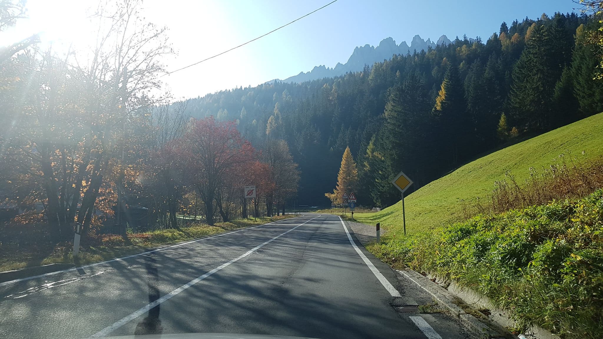 Street view near Hotel - Albergo - Pensione Lindenhof, San Candido — © igorzo (CC BY-SA · Mapillary)