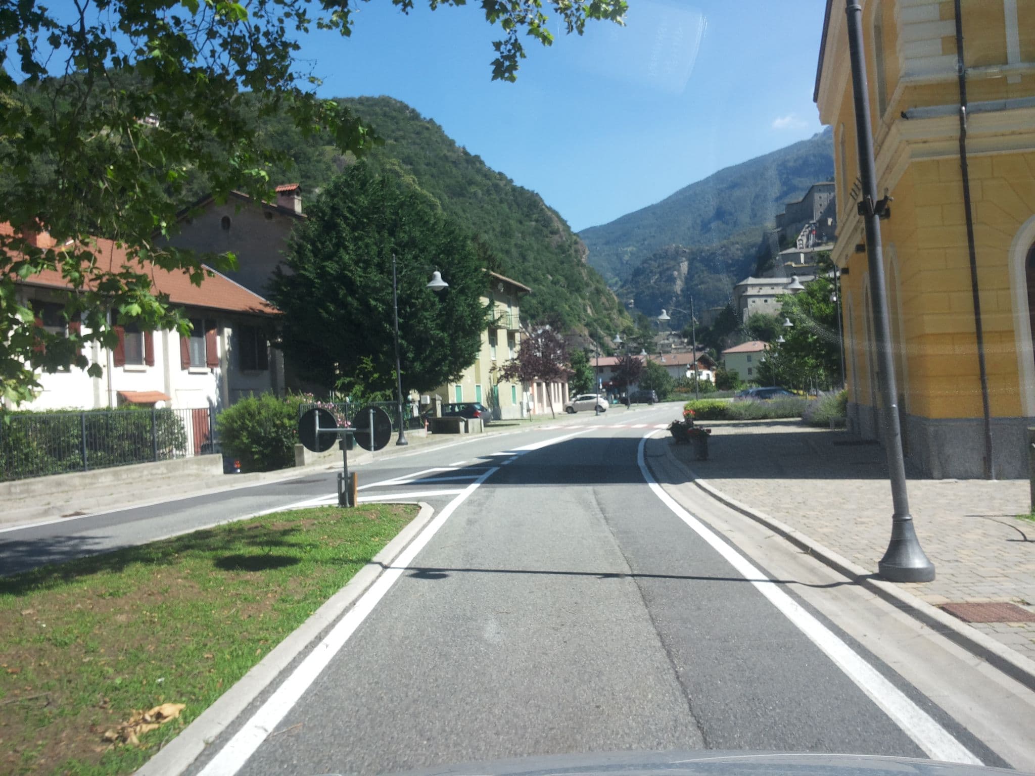 Street view near Auberge de la Gare - Dortoir & Ostello in Valle d'Aosta, Hone — © musuruan (CC BY-SA · Mapillary)