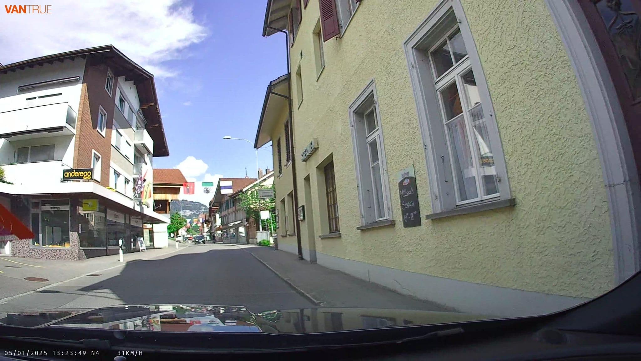 Street view near Seehotel Sternen, Brienz — © fcignat (CC BY-SA · Mapillary)
