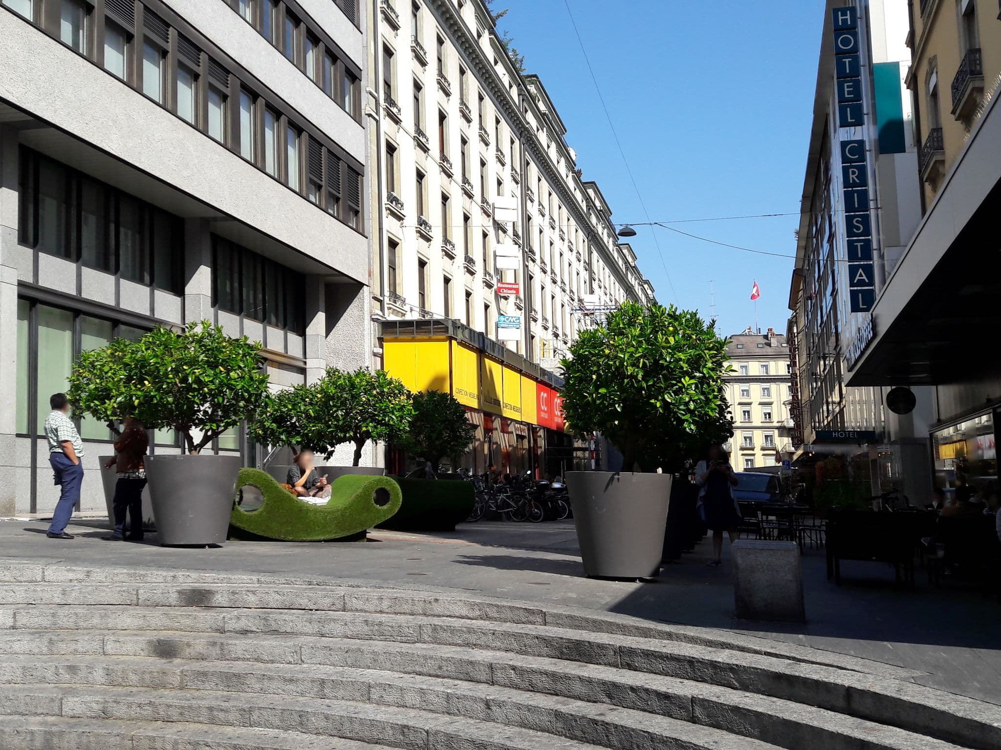 Street view near Hôtel Cristal Design, Geneva — © rebootnow (CC BY-SA · Mapillary)