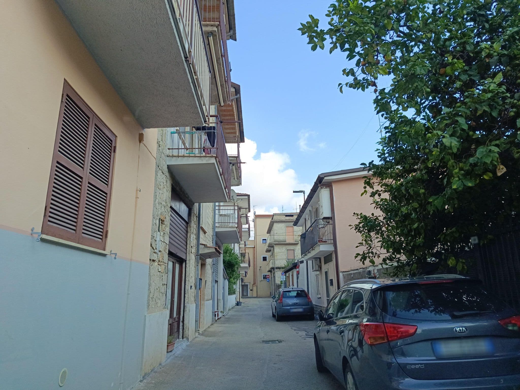Street view near La Vie En Rose, Fondi — © odiug (CC BY-SA · Mapillary)