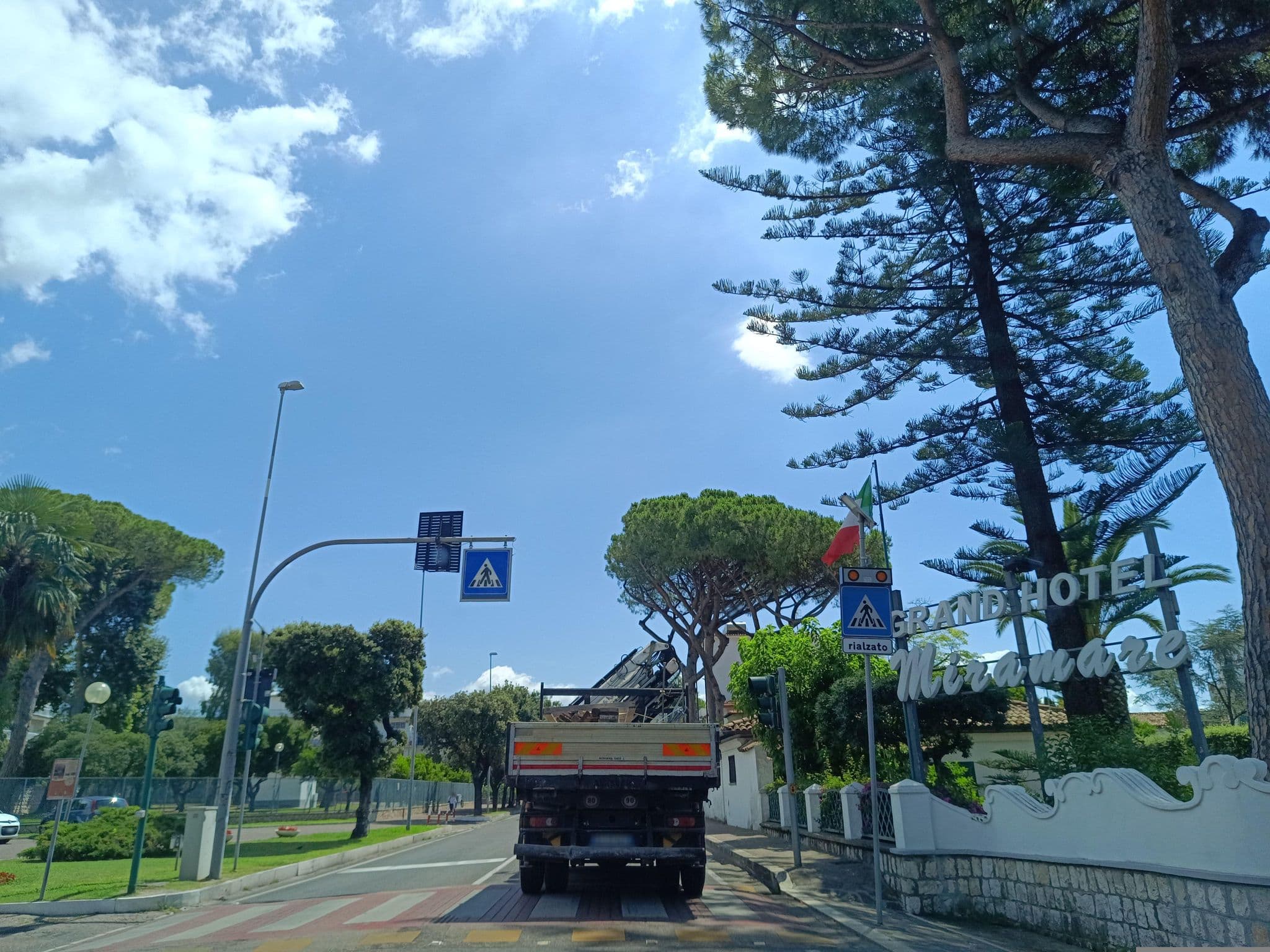 Street view near Grande Albergo Miramare, Formia — © odiug (CC BY-SA · Mapillary)