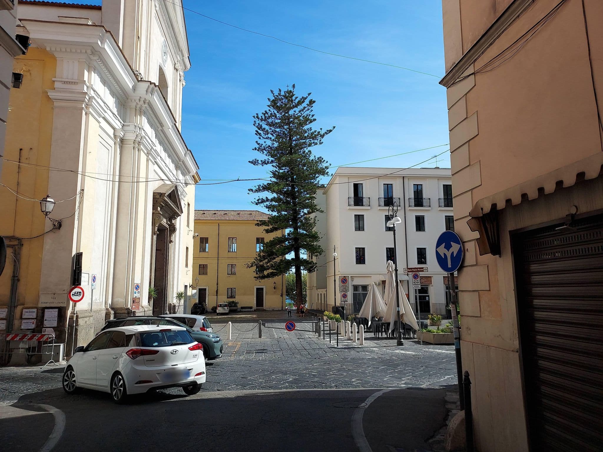 Street view near B&B Domus D'Angelo, Formia — © odiug (CC BY-SA · Mapillary)