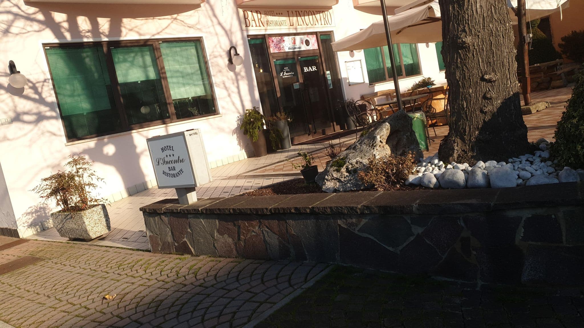 Street view near L’incontro Bar & Hotel, Galzignano — © voschix (CC BY-SA · Mapillary)