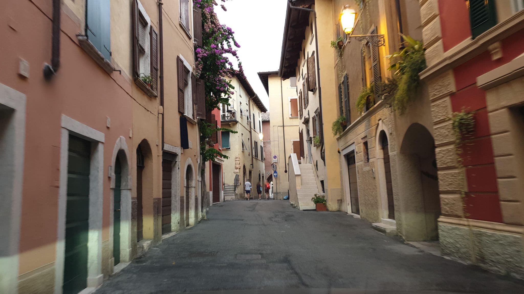 Street view near Hotel Du Lac, Gargnano — © jopparn (CC BY-SA · Mapillary)