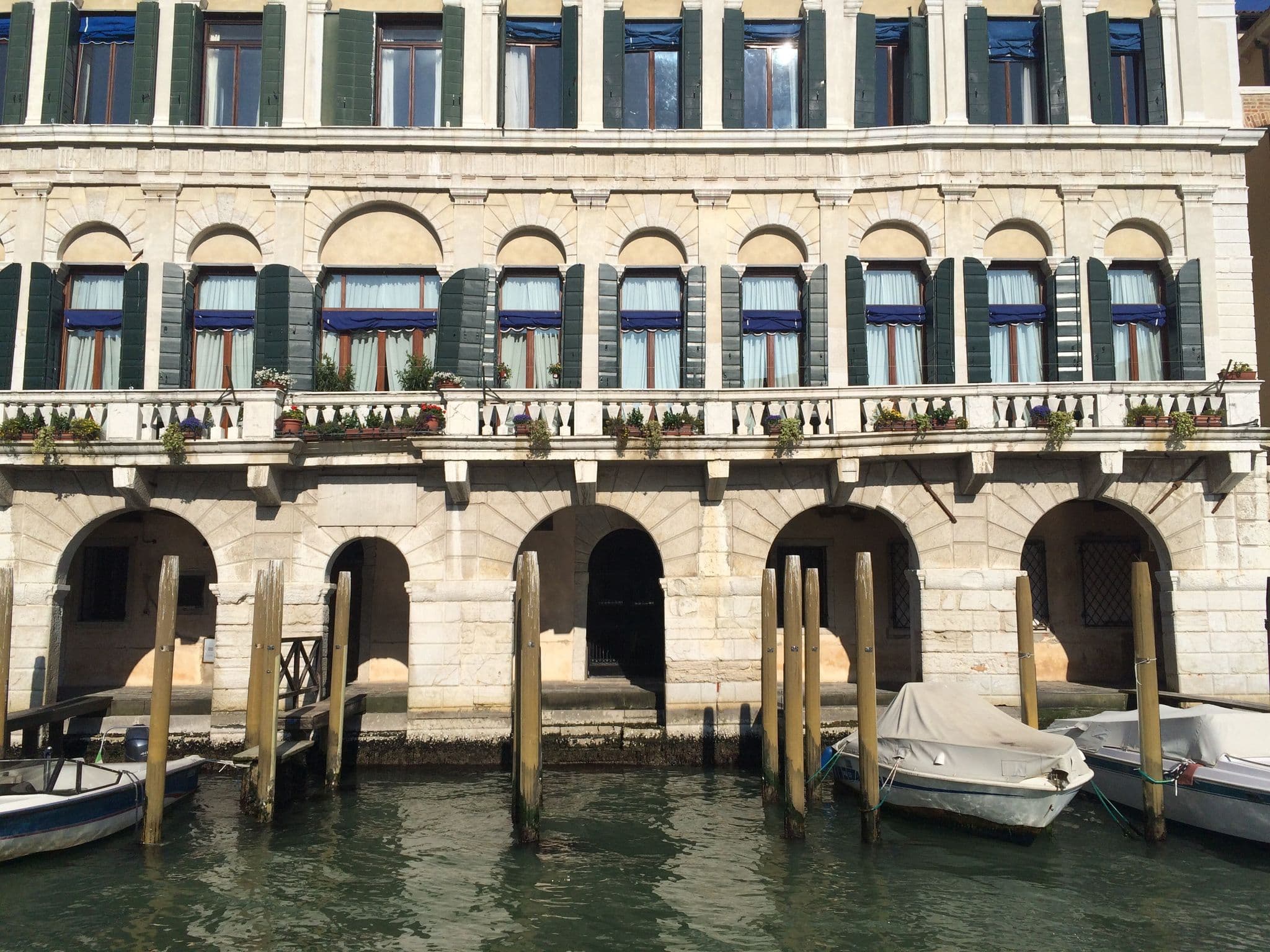 Street view near Palazzina Grassi, Venice — © comstar (CC BY-SA · Mapillary)