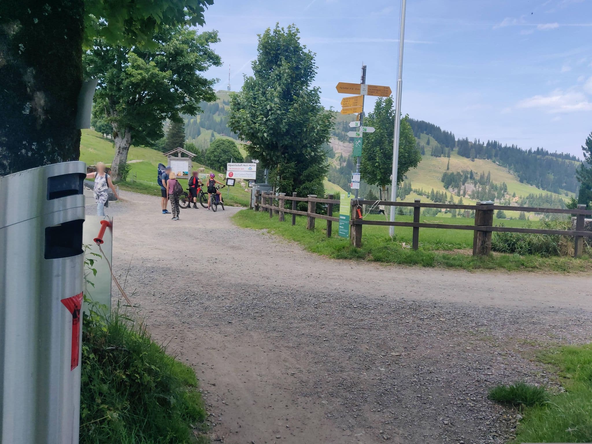 Street view near Chalet Schild, Vitznau — © Yha1 (CC BY-SA · Mapillary)
