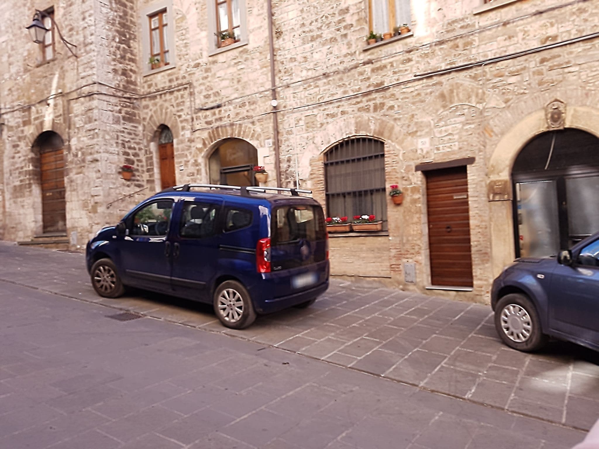 Street view near Hotel dei Consoli, Gubbio — © davideonmapillary (CC BY-SA · Mapillary)