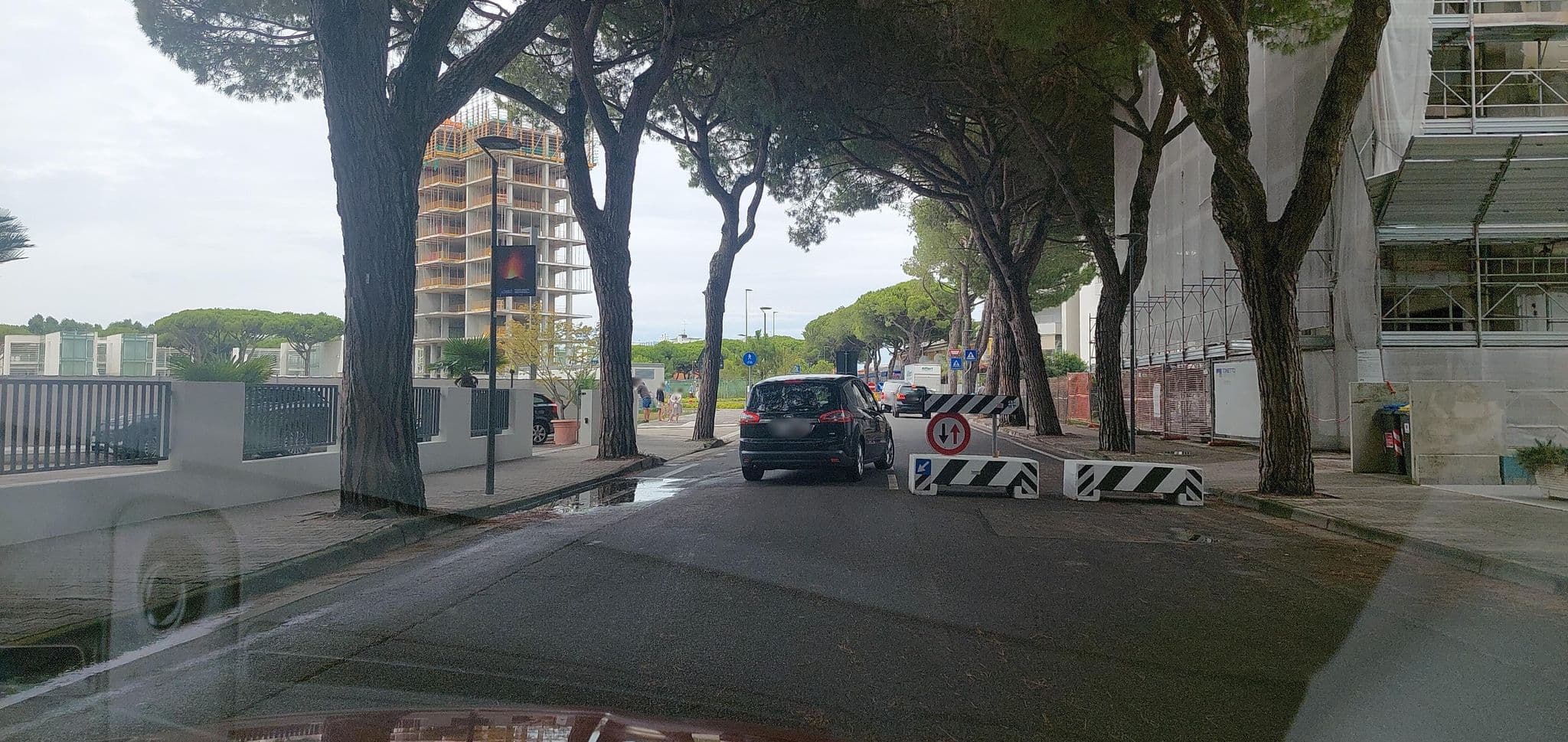 Street view near Hotel Gambrinus, Lido di Jesolo — © gzin (CC BY-SA · Mapillary)