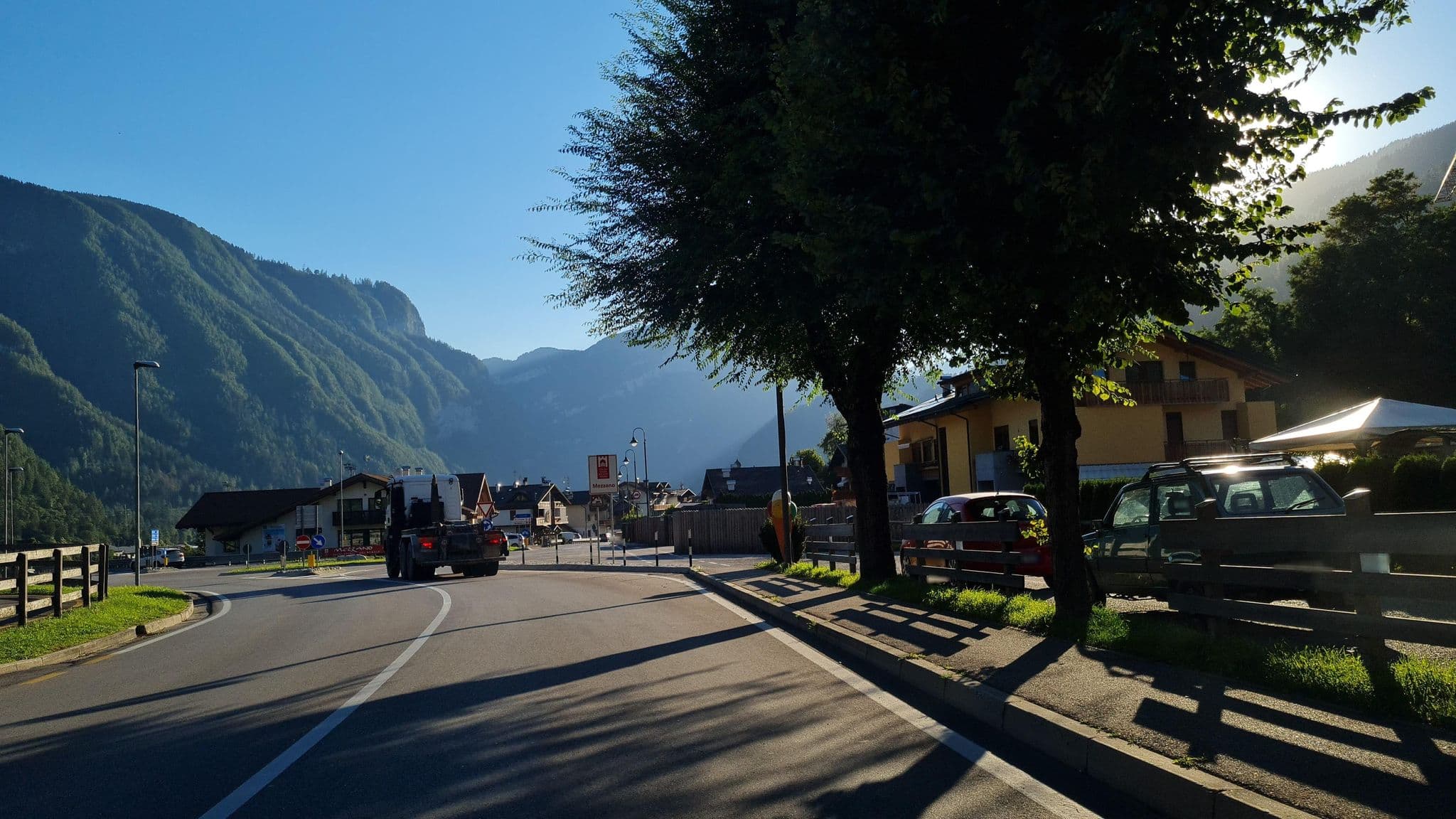 Street view near Hotel Salgetti, Imer — © laniuscollurio (CC BY-SA · Mapillary)