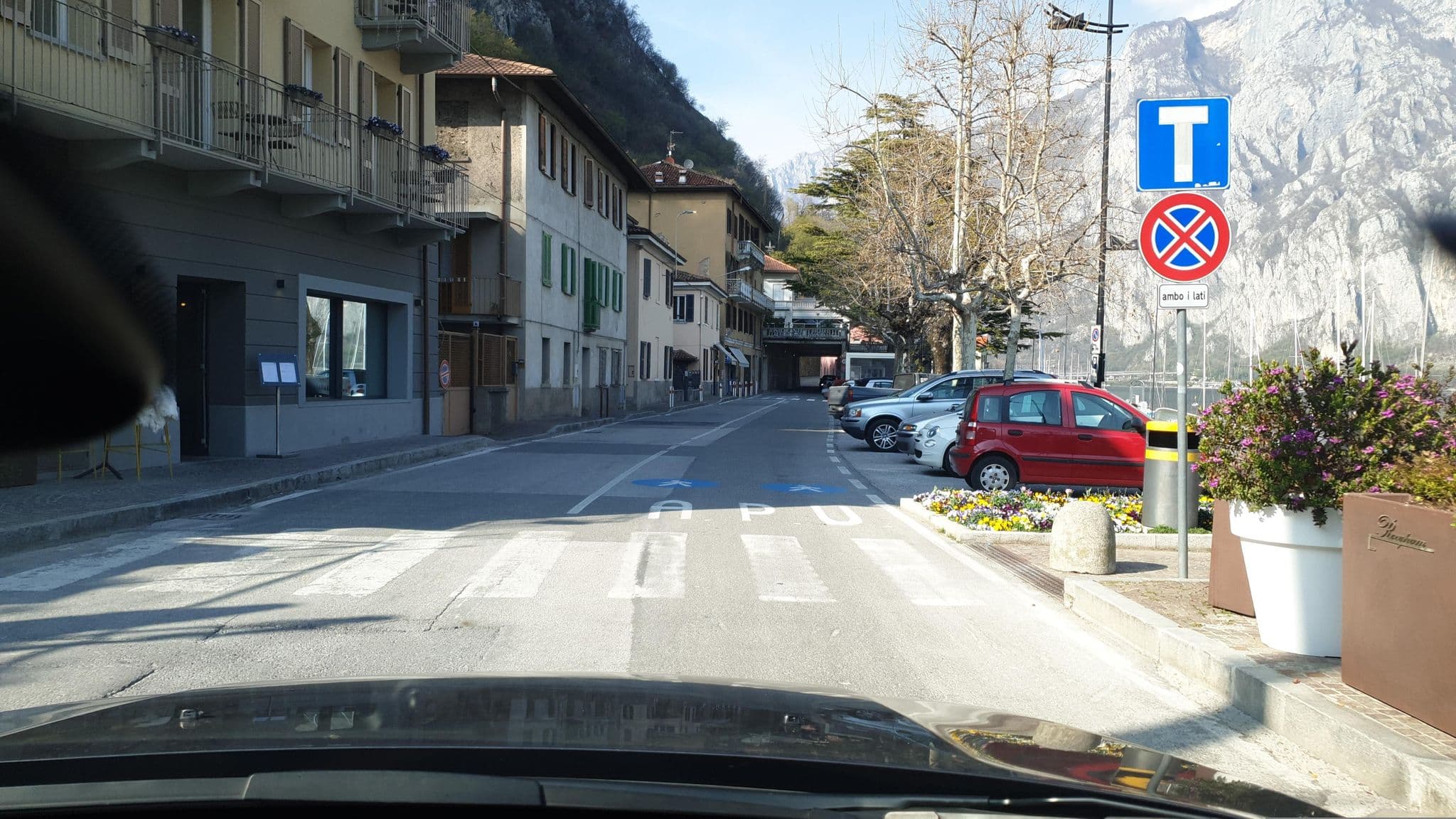 Street view near Rocopom Luxury Suites hotel vista lago, Malgrate — © yannakis (CC BY-SA · Mapillary)