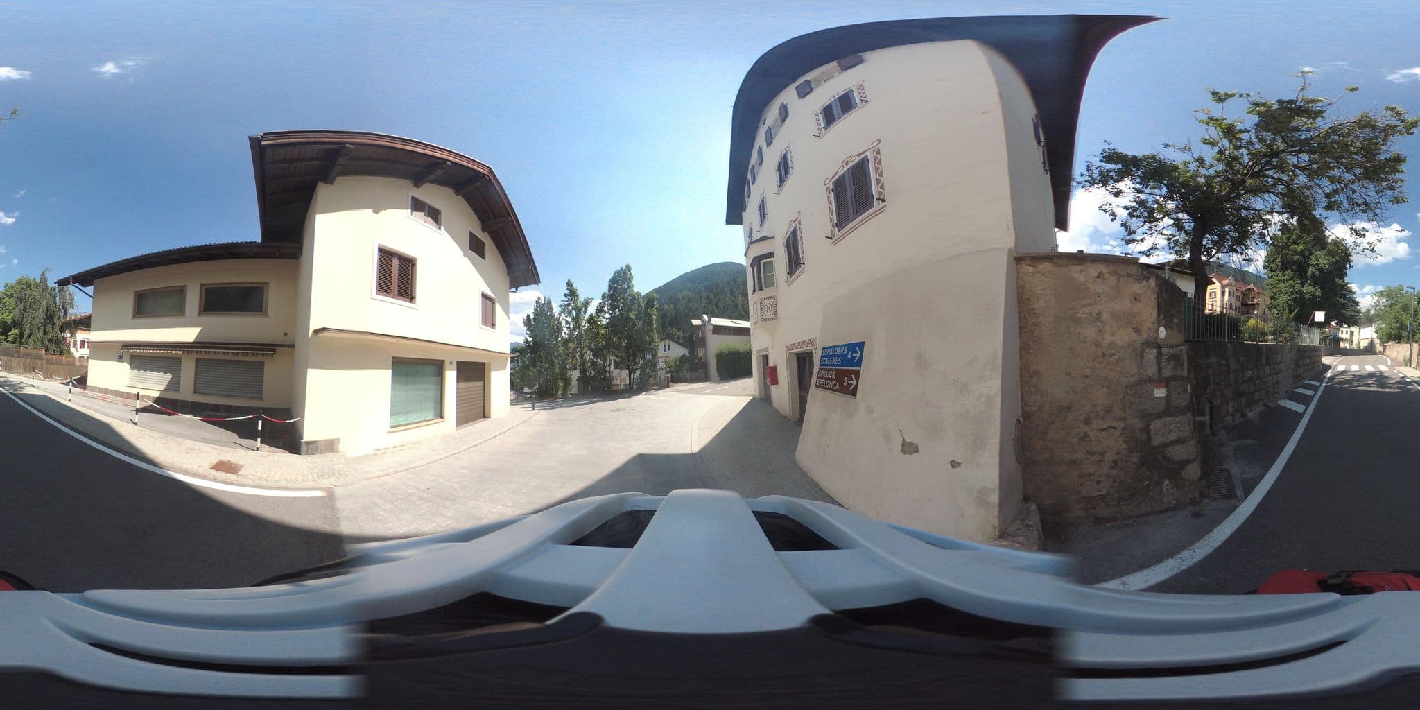 Street view near Albergo Villa Mayr Burger, Varna — © giubar (CC BY-SA · Mapillary)