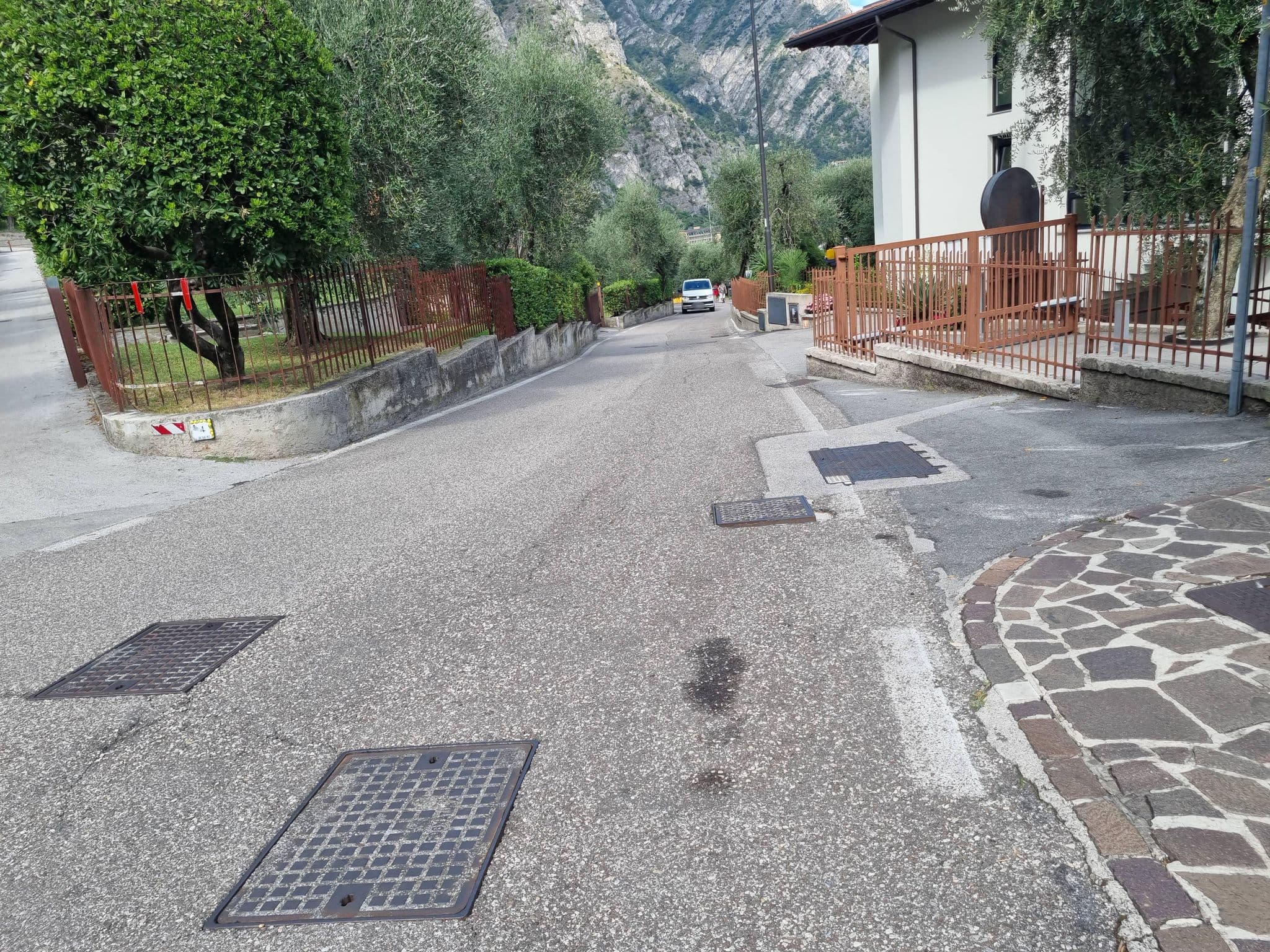 Street view near Hotel Ilma Lake Garda Resort, Limone sul Garda — © dsmm (CC BY-SA · Mapillary)