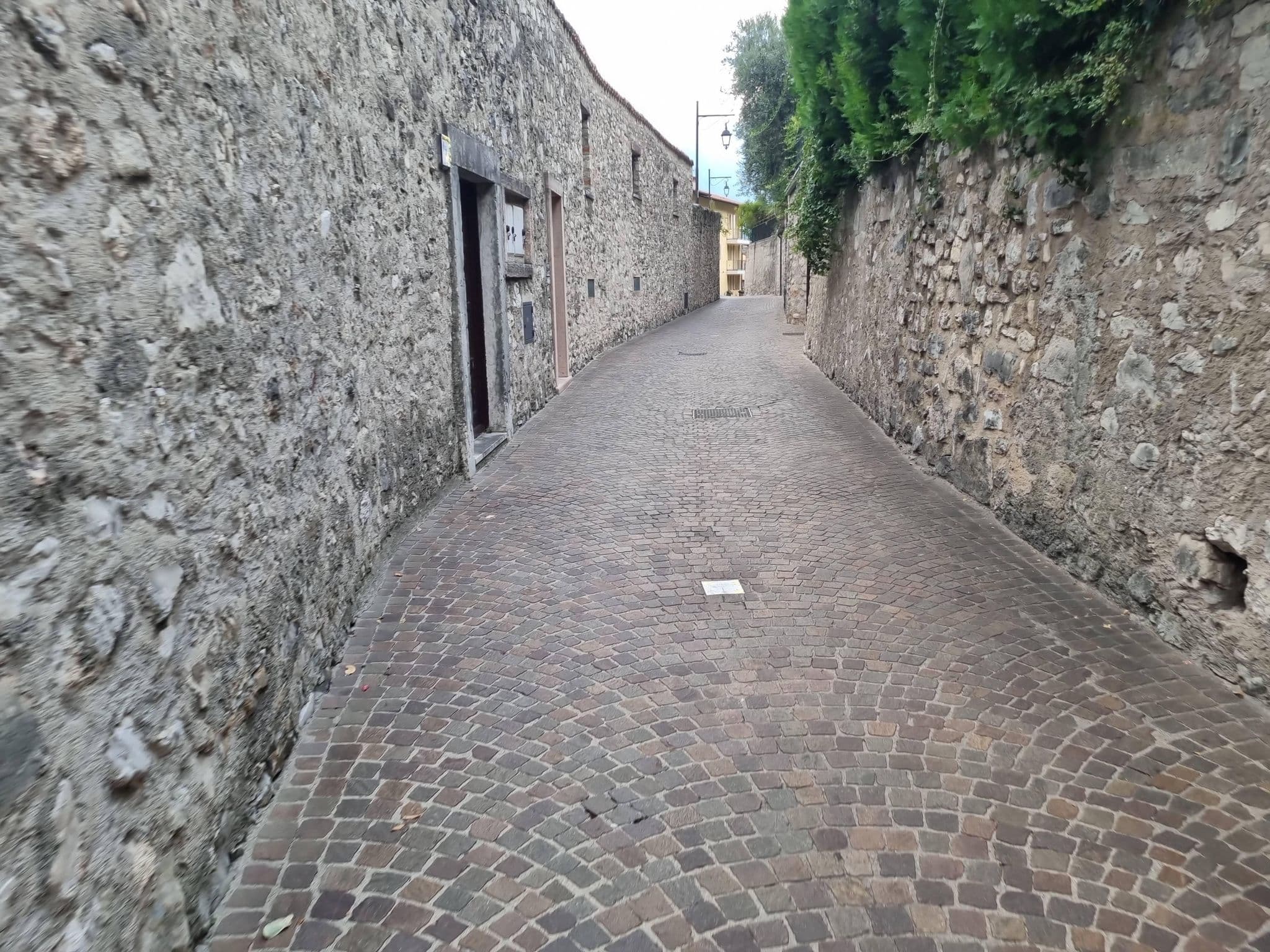 Street view near Albergo Susy di Bertera Gianna, Limone sul Garda — © dsmm (CC BY-SA · Mapillary)