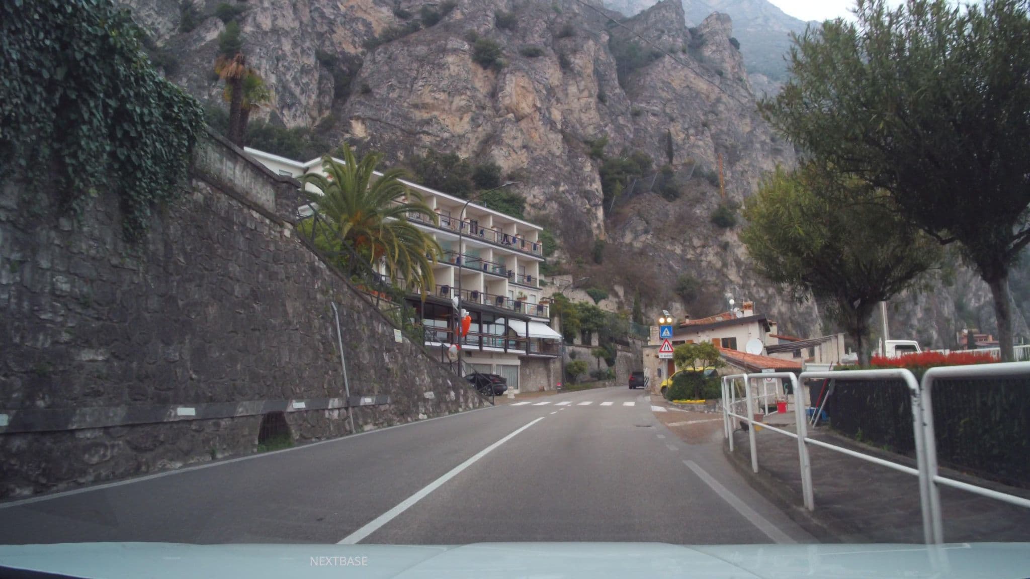 Street view near Sunhotels (Lake Garda), Limone sul Garda — © Schmarvis (CC BY-SA · Mapillary)