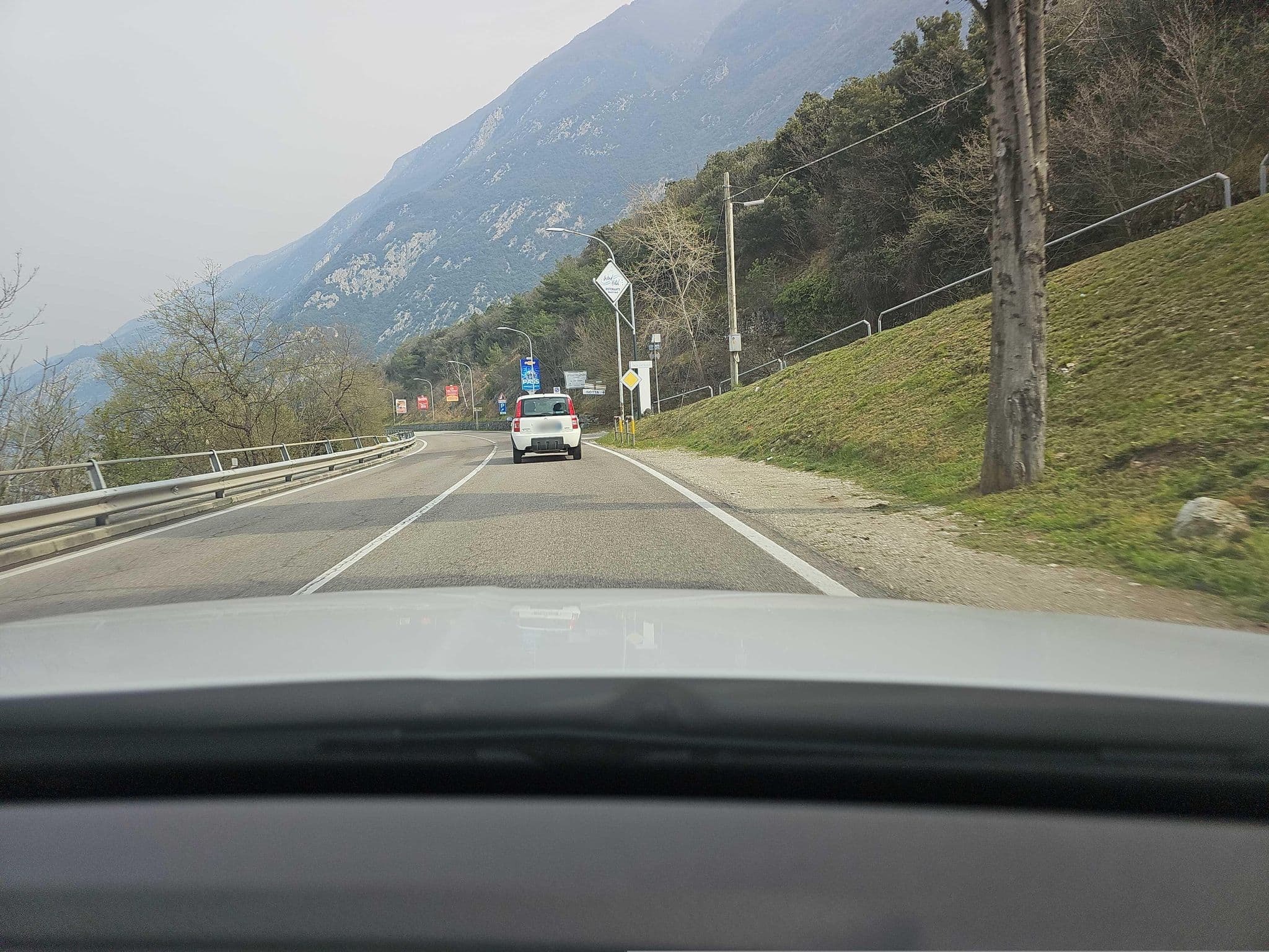 Street view near Wind Hotel, Limone sul Garda — © Schmarvis (CC BY-SA · Mapillary)