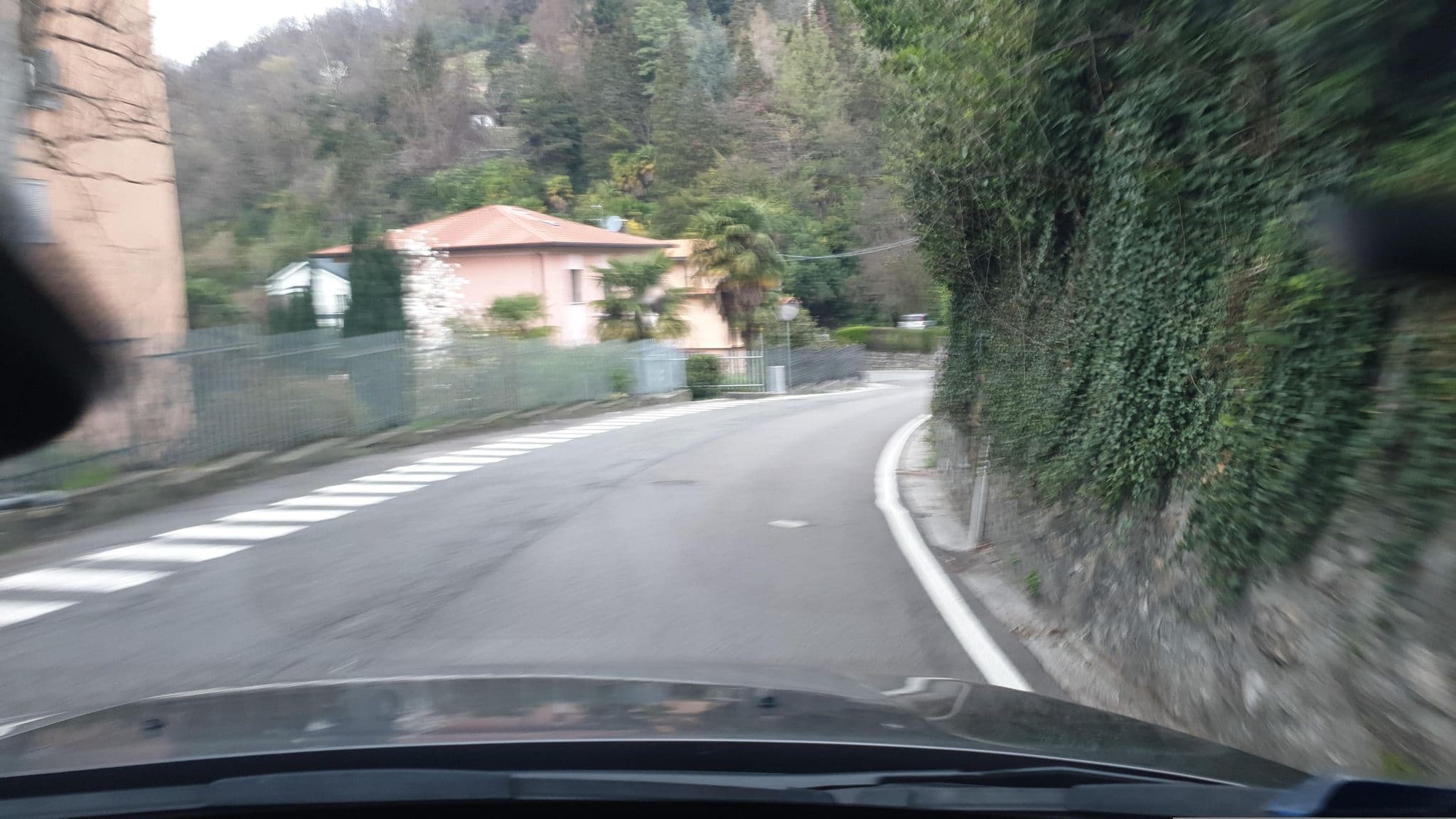 Street view near La Villa Como, Lipomo — © yannakis (CC BY-SA · Mapillary)