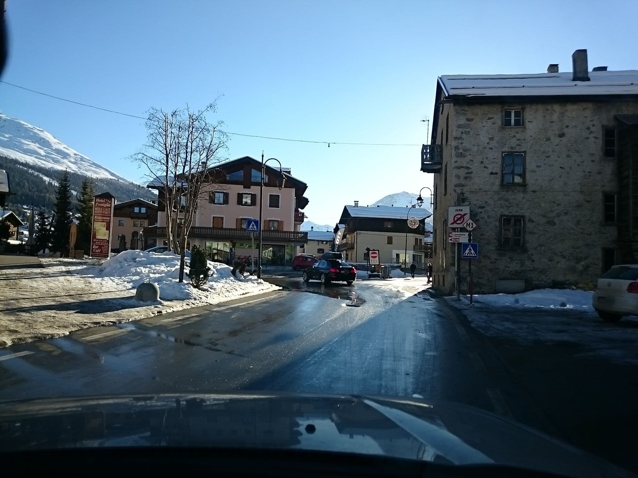 Street view near Albergo Pontiglia, Livigno — © voschix (CC BY-SA · Mapillary)