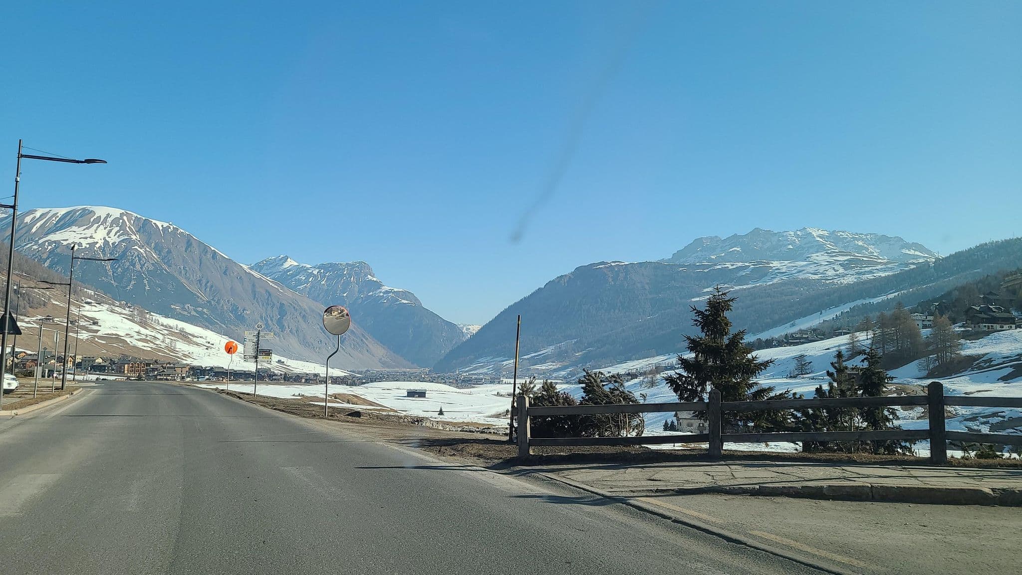 Street view near Hotel Capriolo - Livigno, Livigno — © chrisbeddow (CC BY-SA · Mapillary)