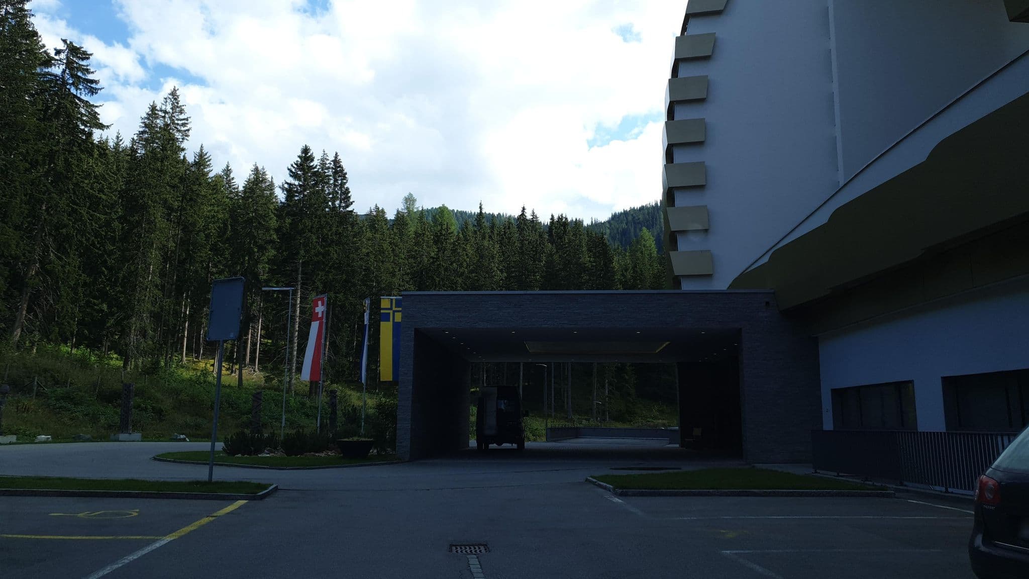 Street view near AlpenGold Hotel, Davos — © jopparn (CC BY-SA · Mapillary)