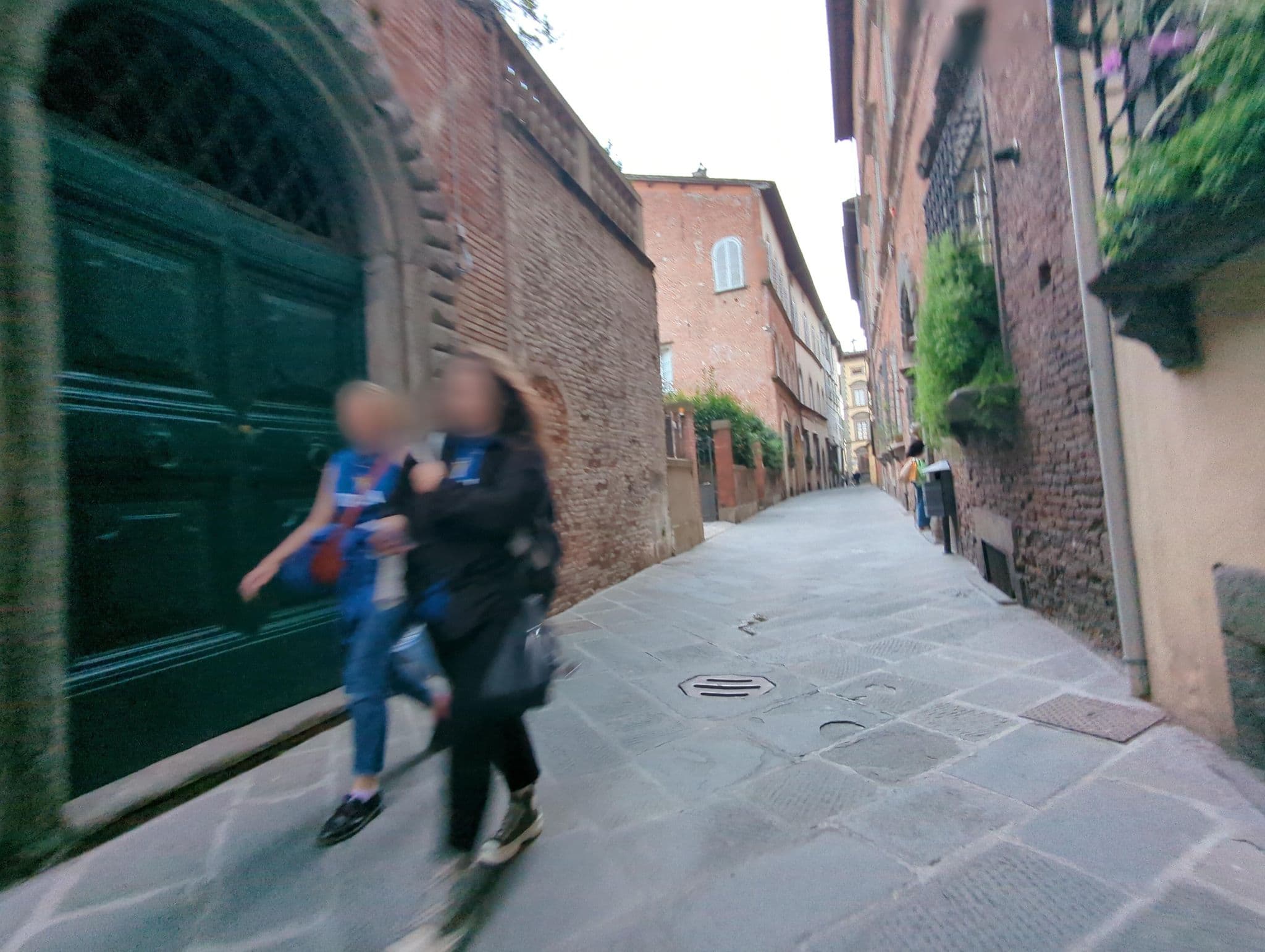 Street view near La Colonna Historic Centre, Lucca — © ente (CC BY-SA · Mapillary)
