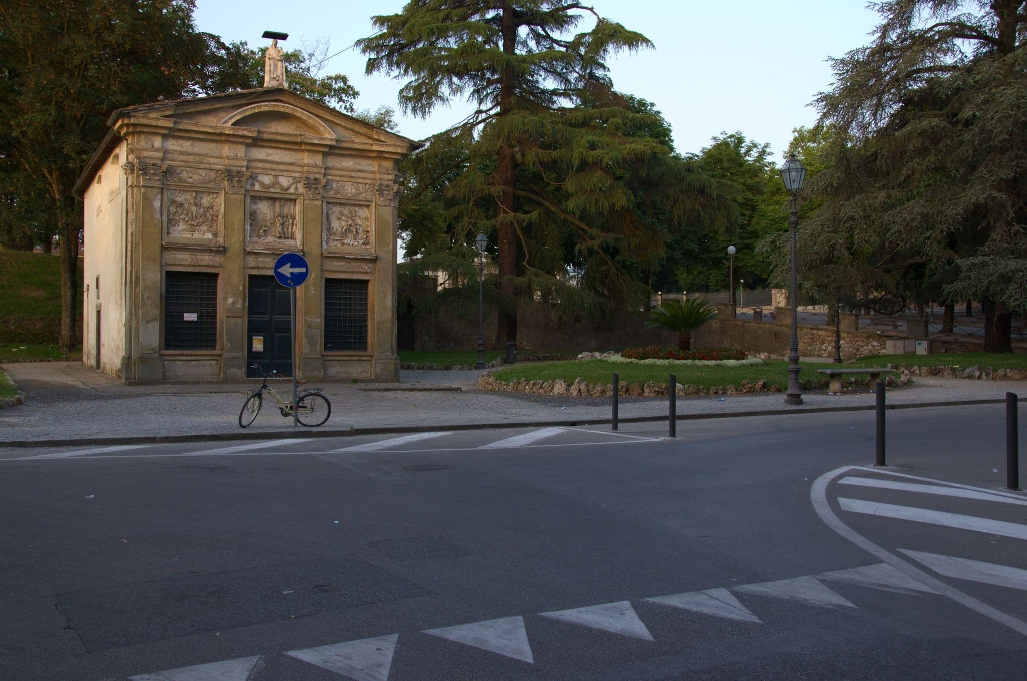 Street view near Le Violette, Lucca — © danysk (CC BY-SA · Mapillary)