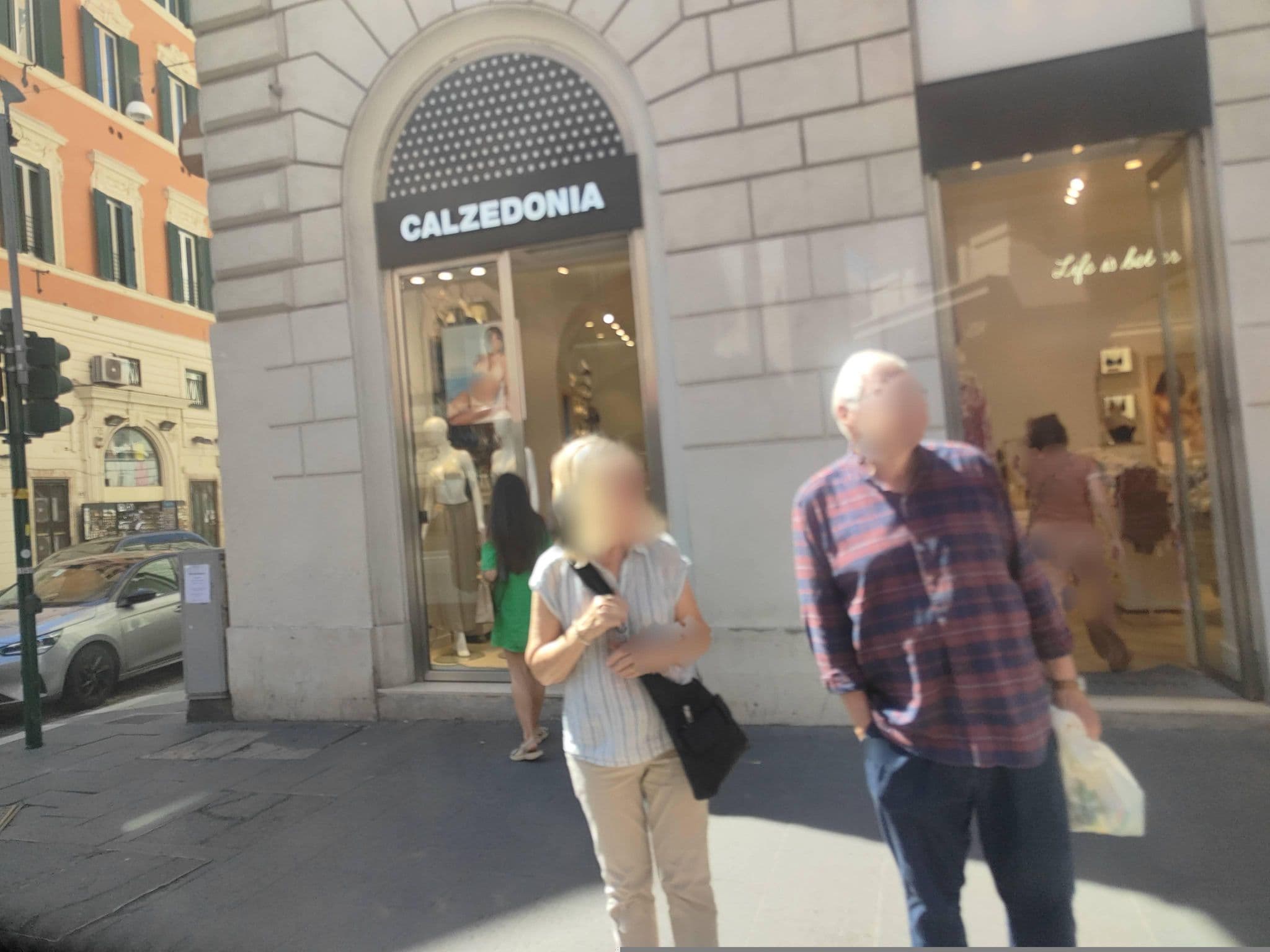 Street view near Hotel Regina Giovanna, Ludovisi — © omfg_notpr (CC BY-SA · Mapillary)
