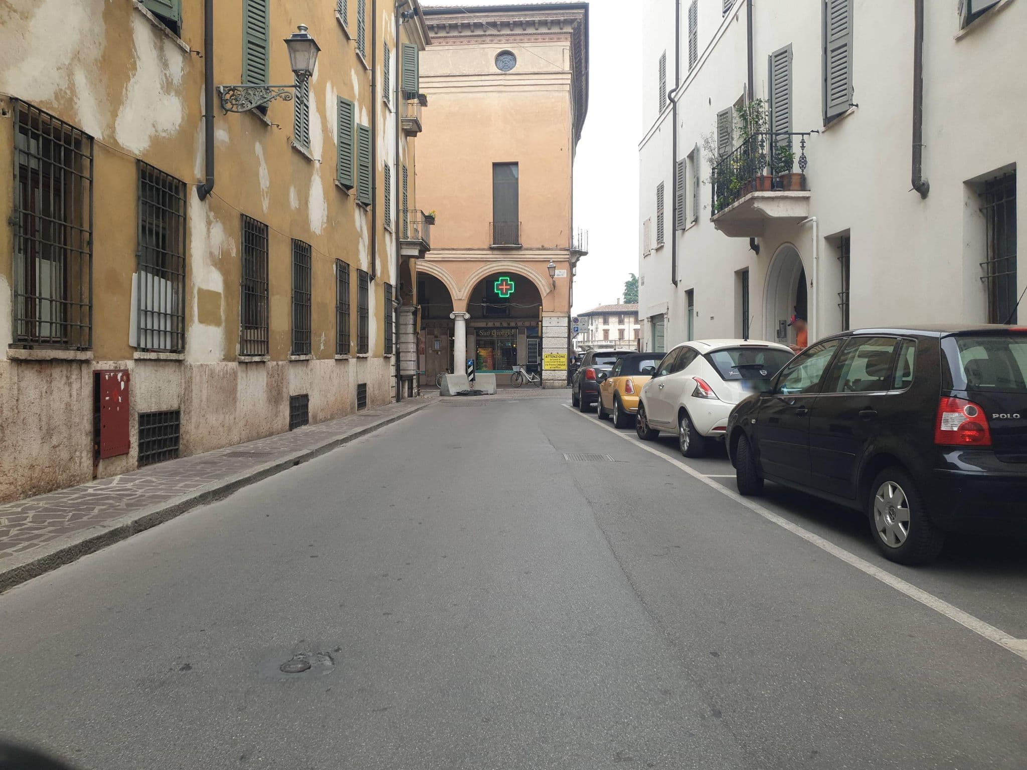 Street view near Hotel Broletto, Mantua — © voschix (CC BY-SA · Mapillary)